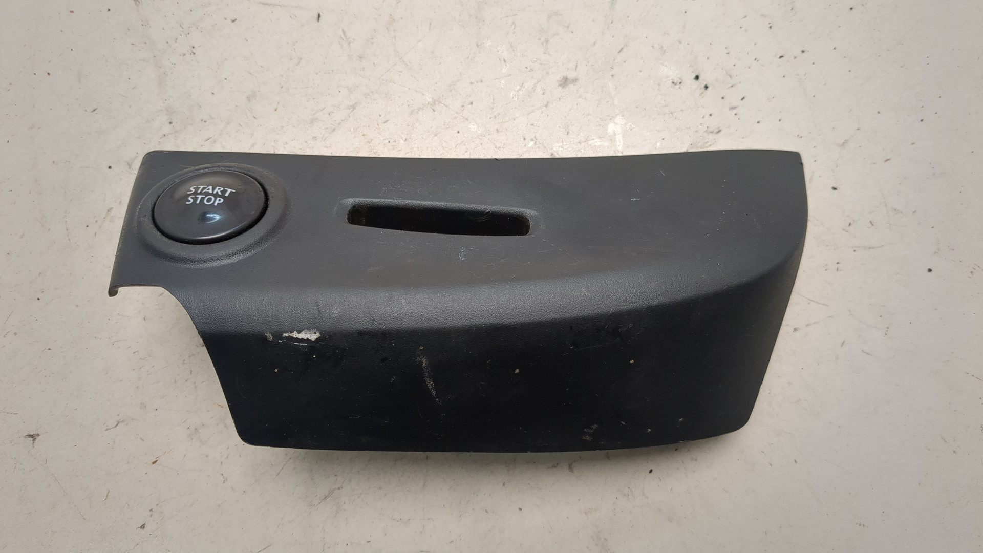 Кнопка запуска двигателя