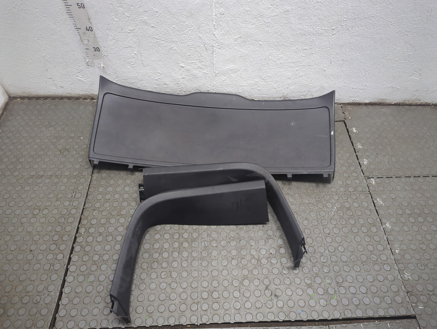 Обшивка двери багажника