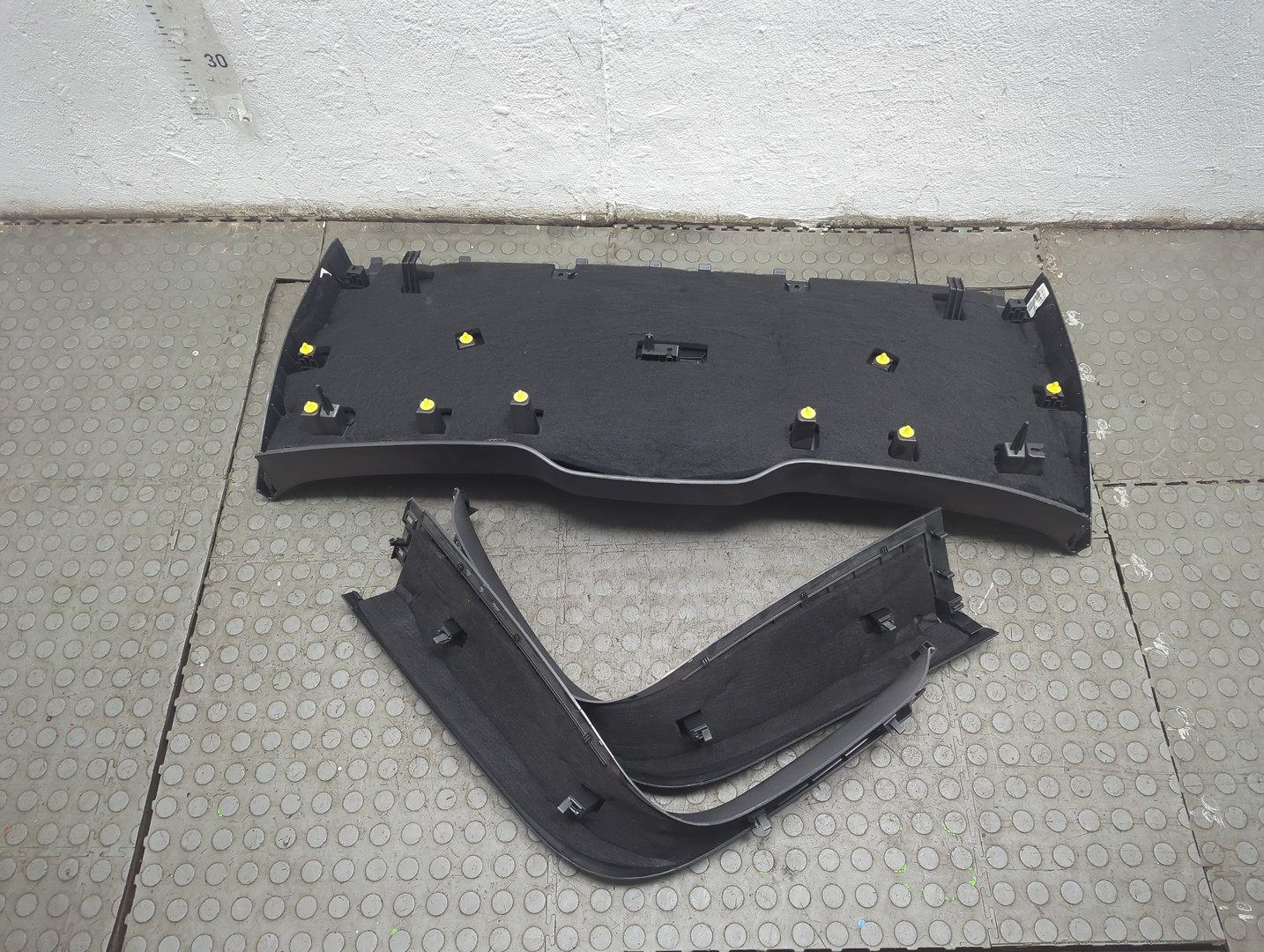 Обшивка двери багажника