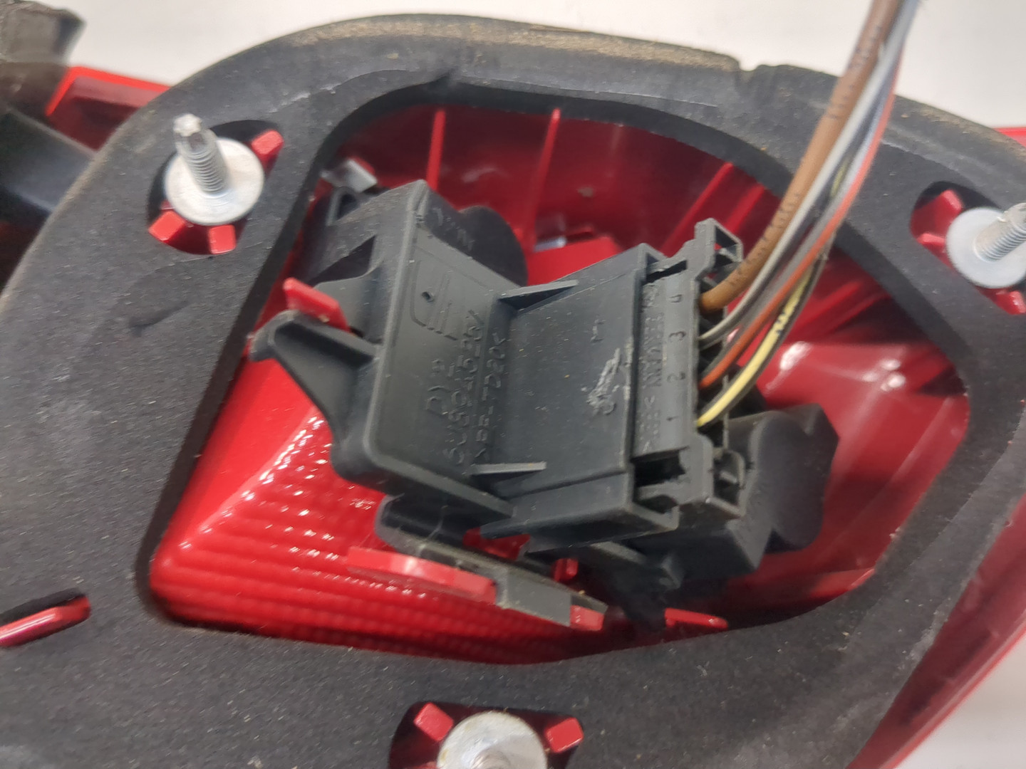 Фонарь задний левый