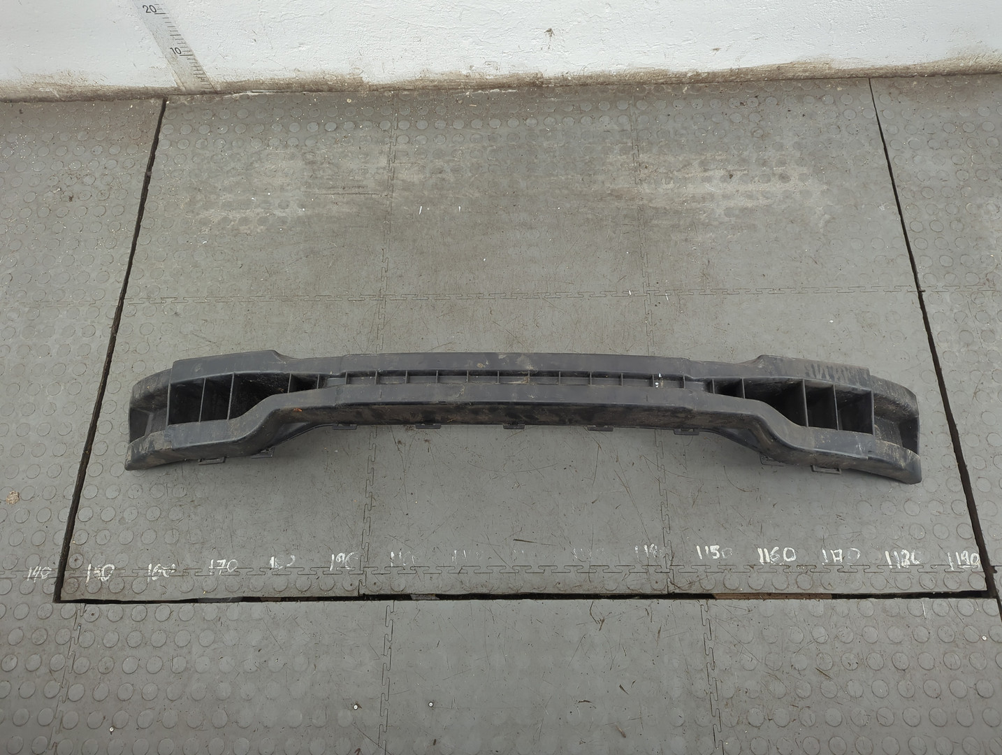 Усилитель переднего бампера