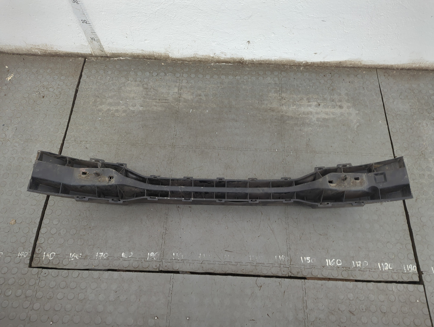 Усилитель переднего бампера