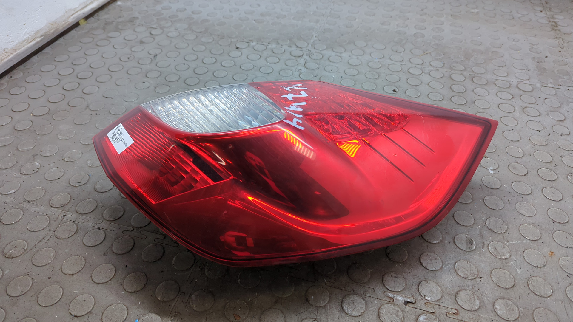 Фонарь задний правый