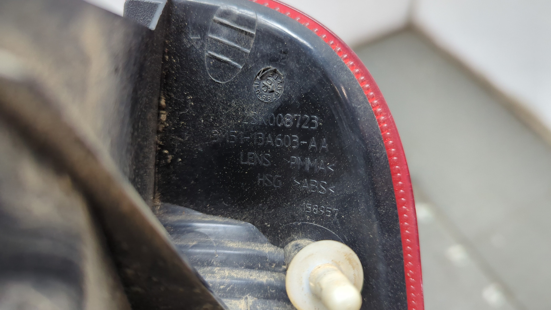 Фонарь задний левый