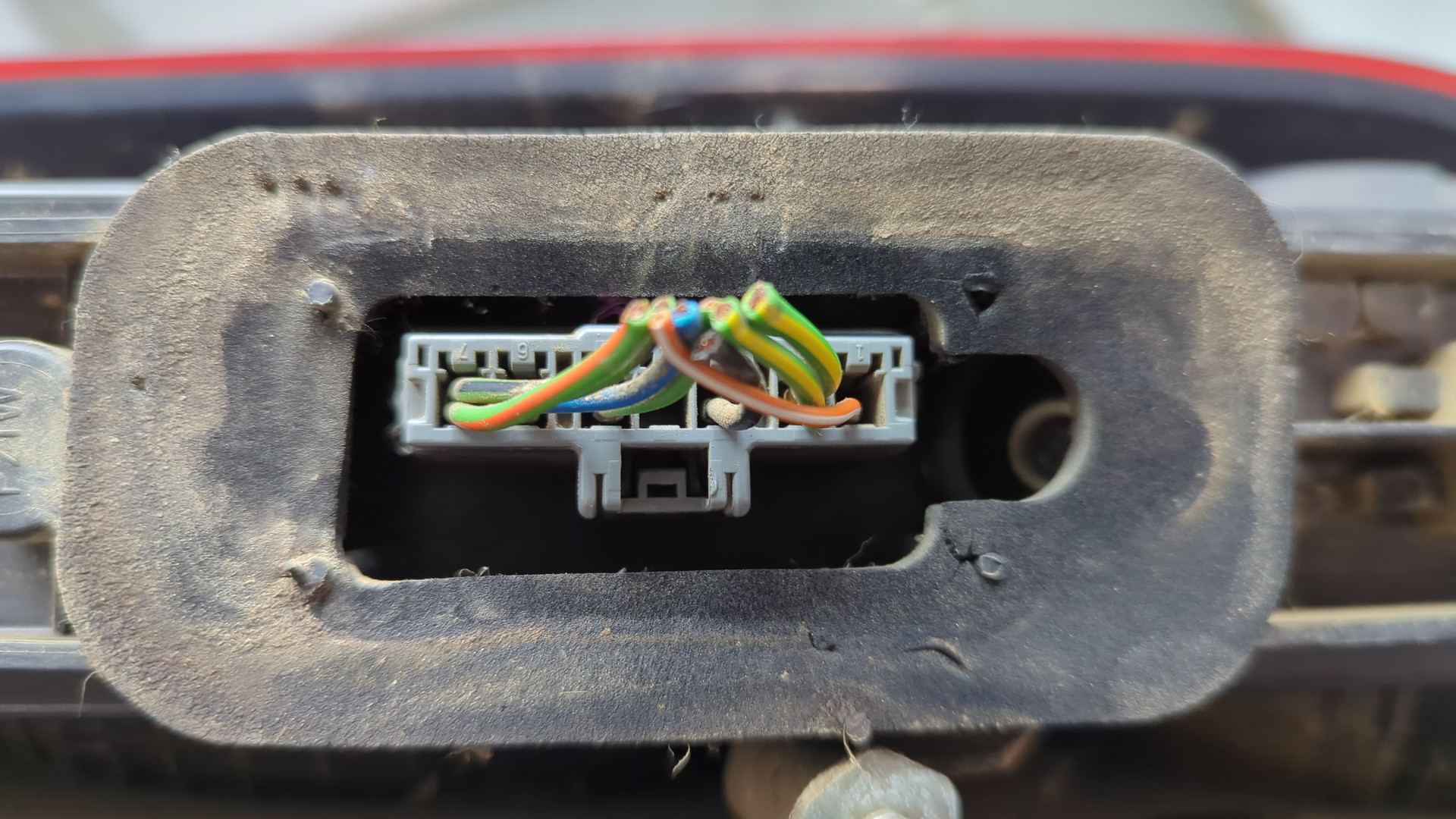 Фонарь задний левый