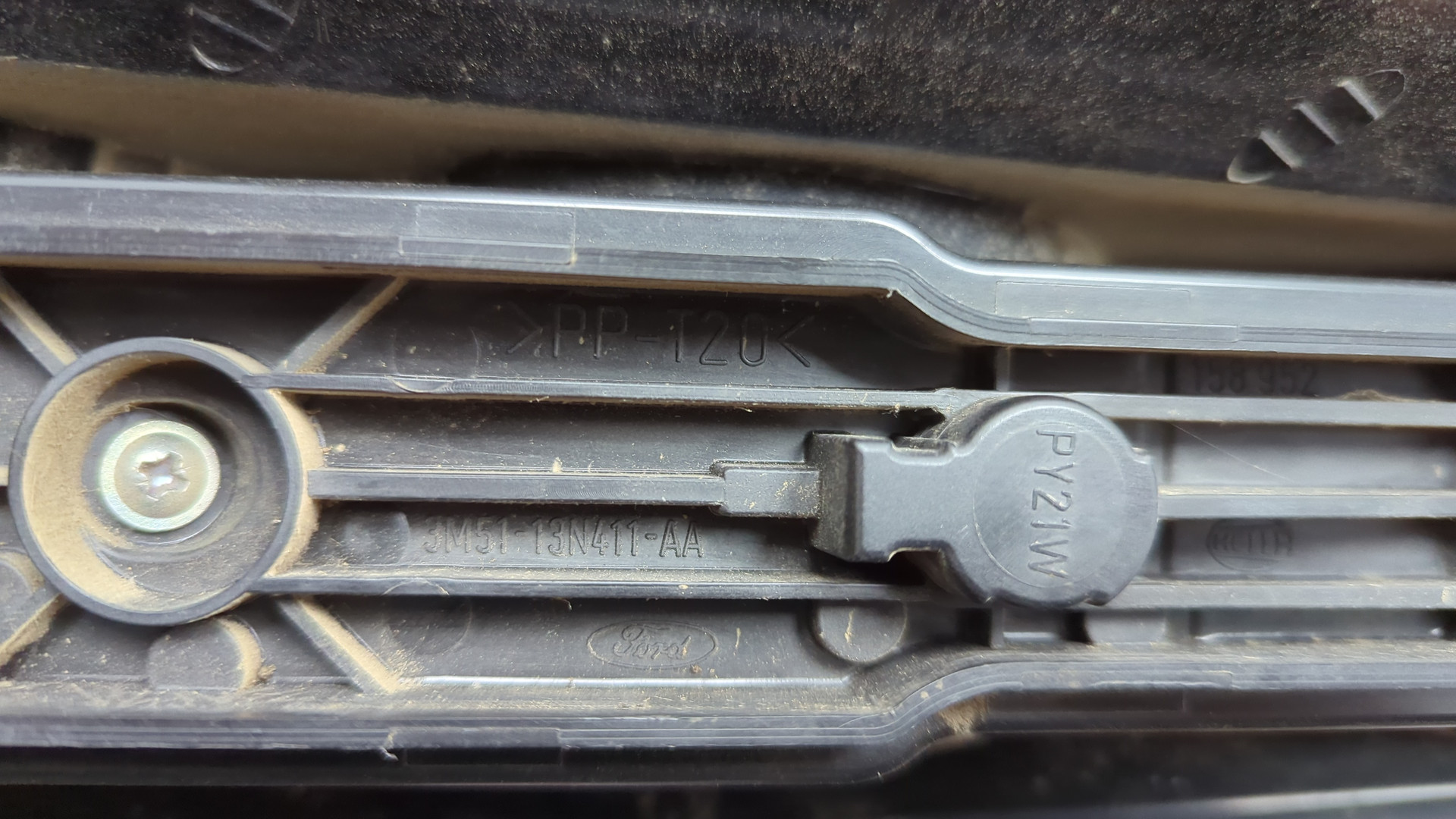 Фонарь задний левый