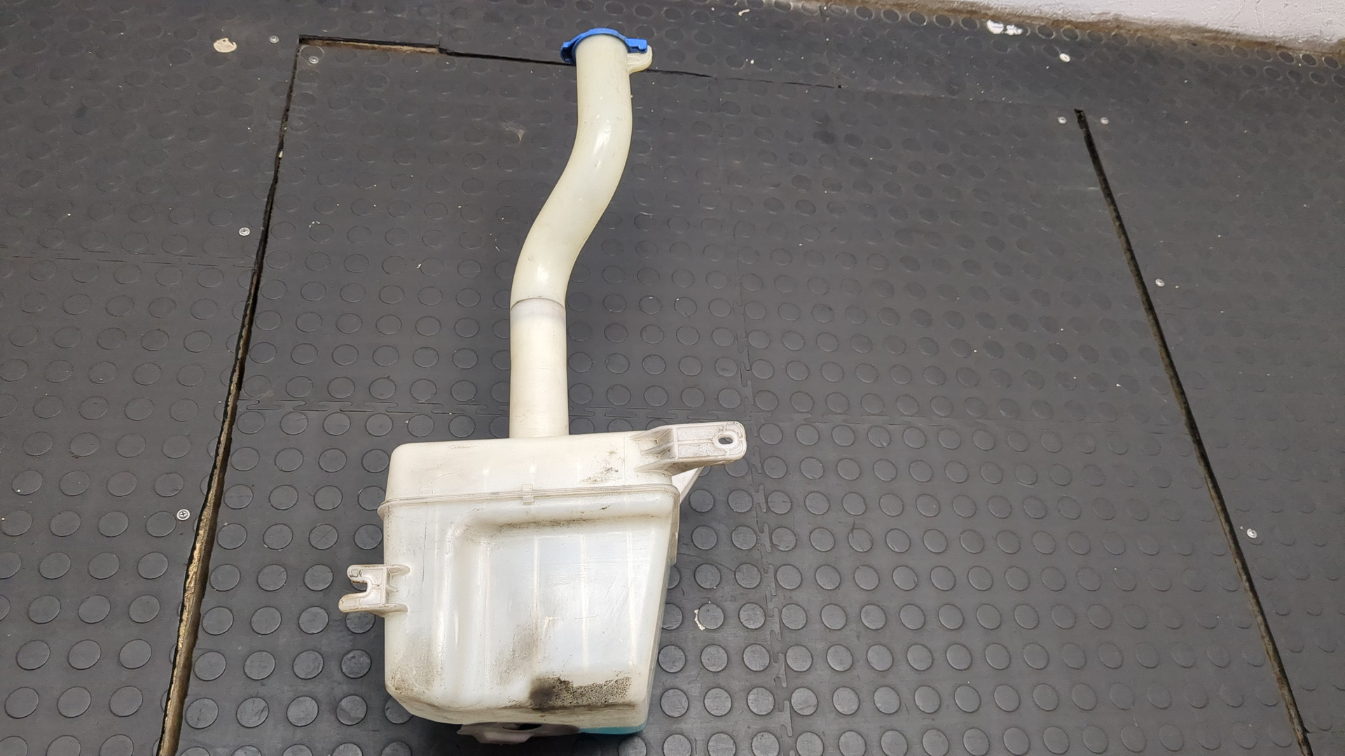 Бачок омывателя лобового стекла