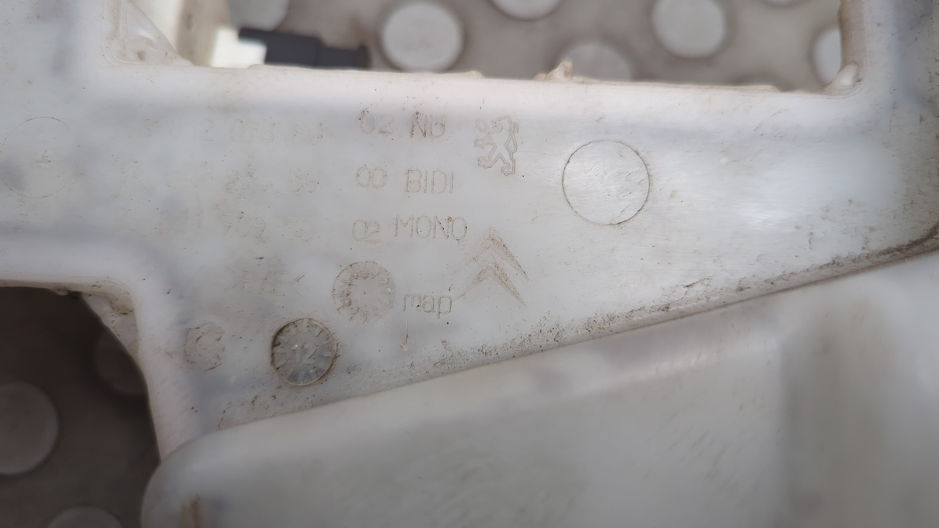 Бачок омывателя лобового стекла