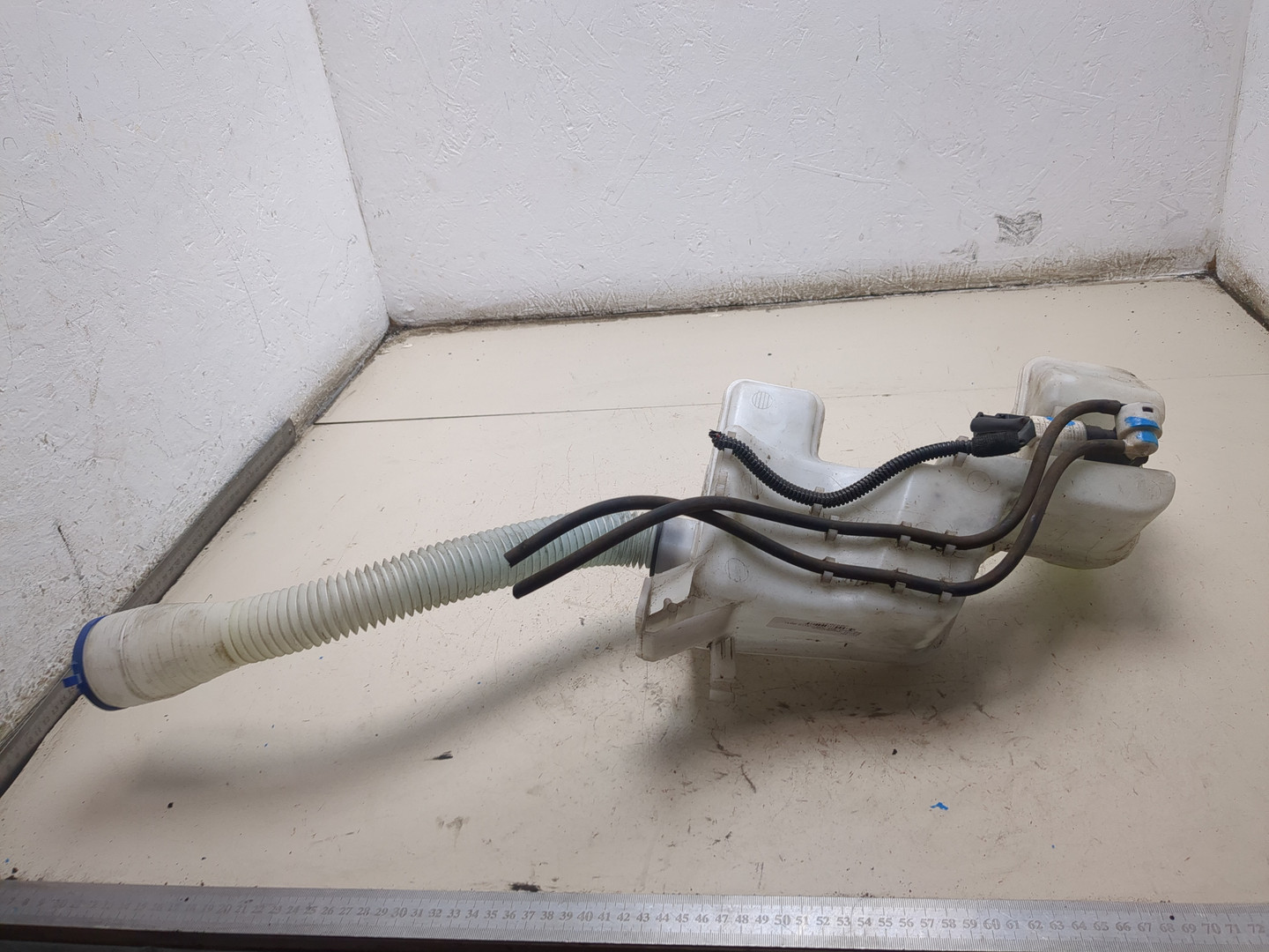 Бачок омывателя лобового стекла