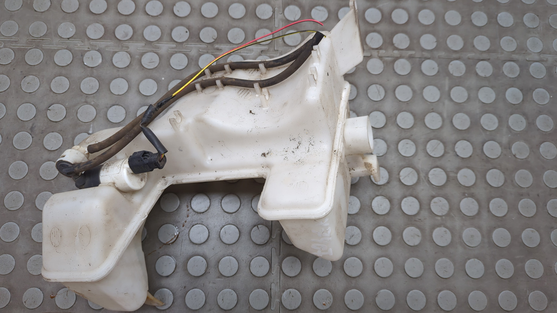 Бачок омывателя лобового стекла