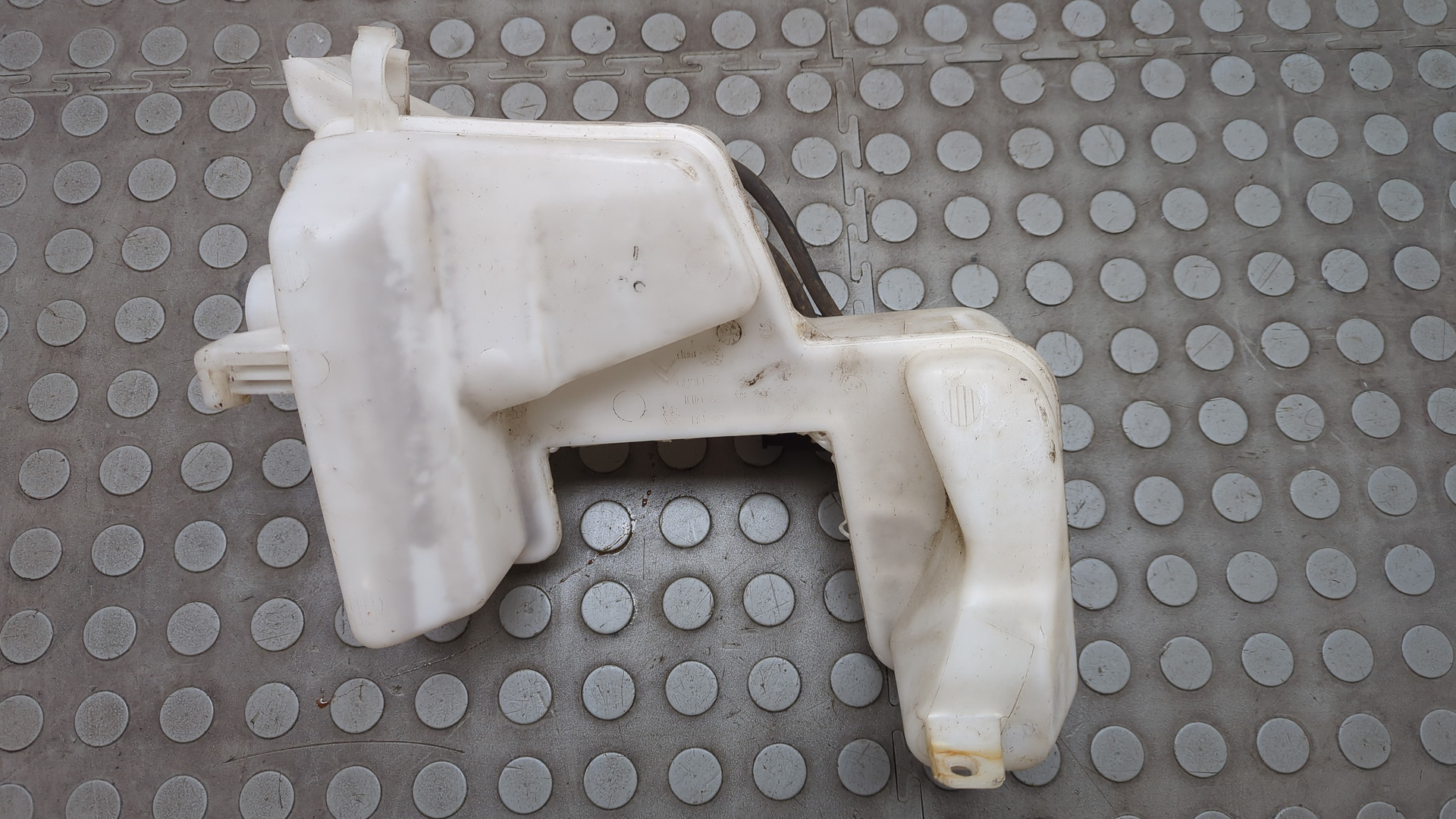 Бачок омывателя лобового стекла