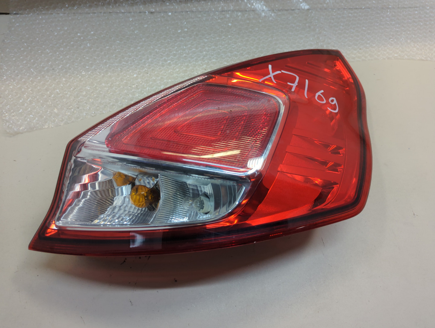 Фонарь задний правый