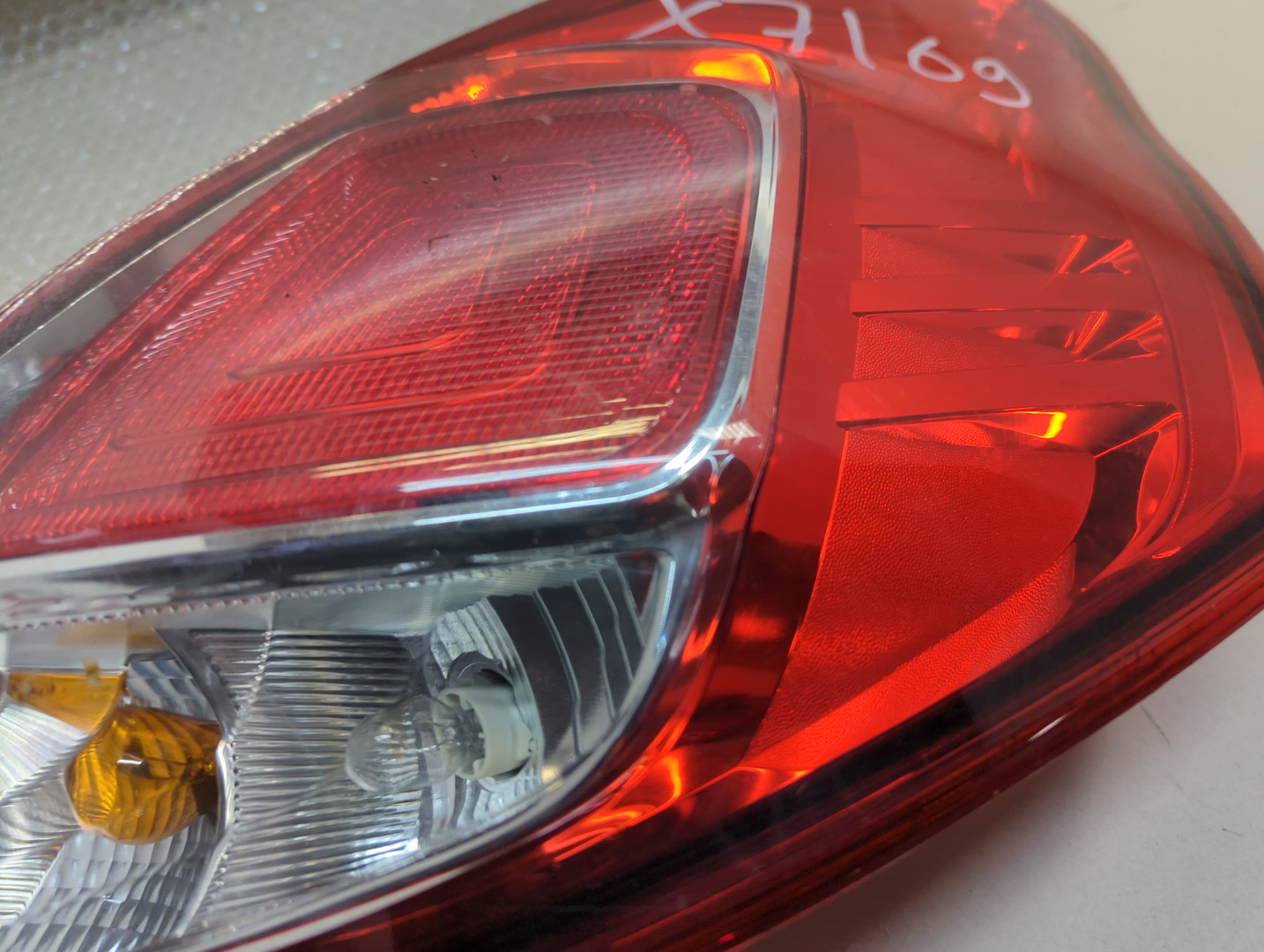 Фонарь задний правый