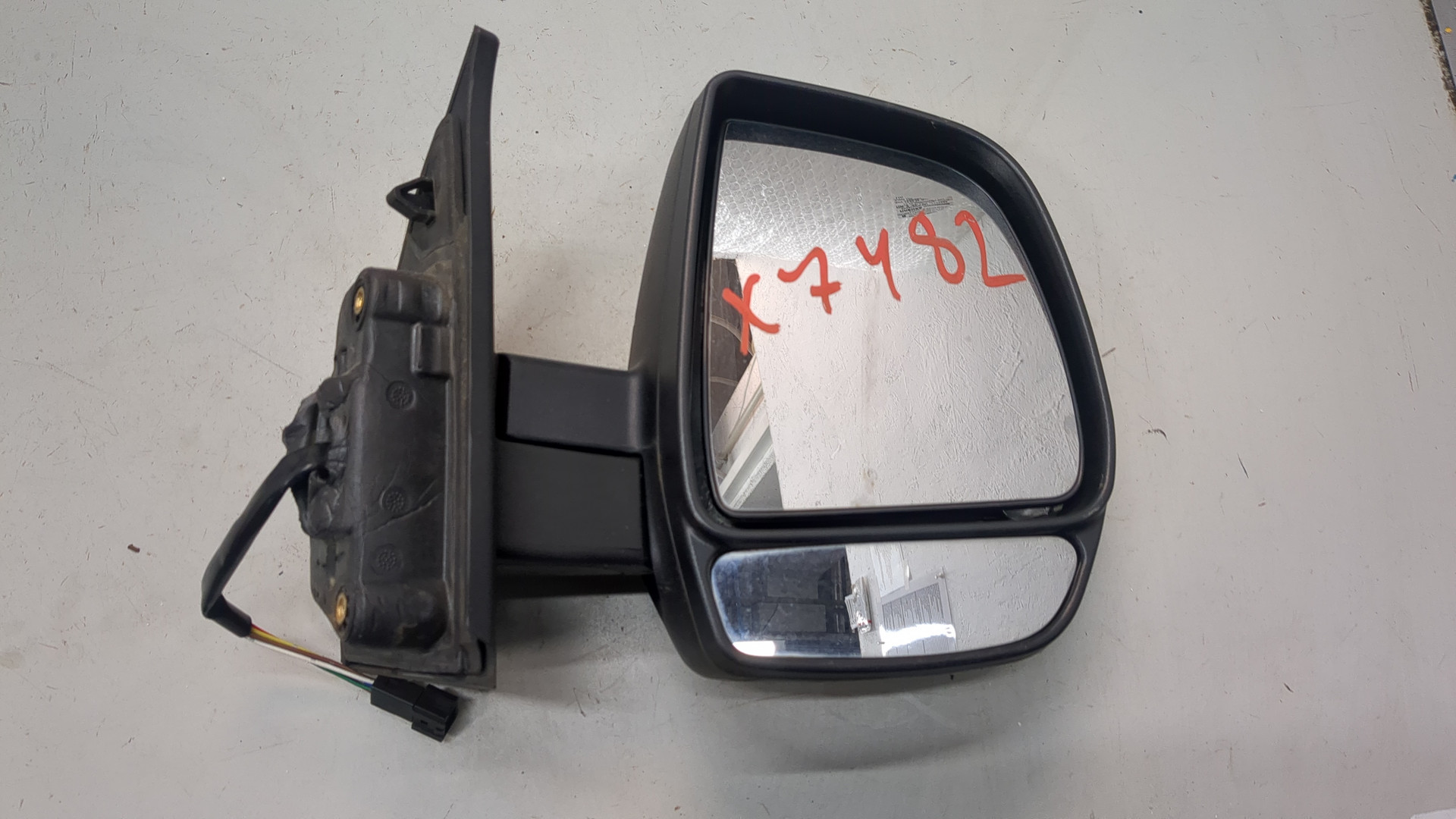 Зеркало правое электрическое