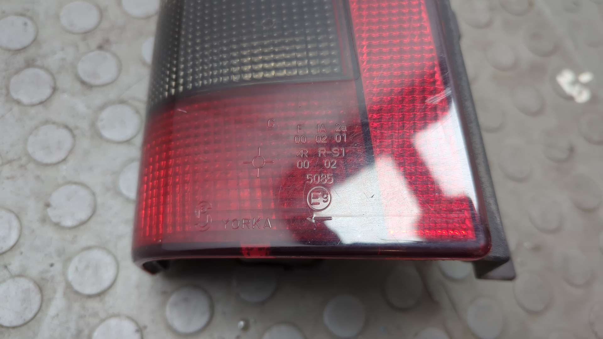 Фонарь задний левый