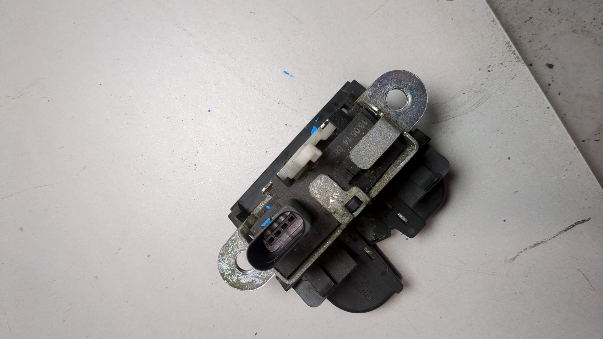 Замок багажника