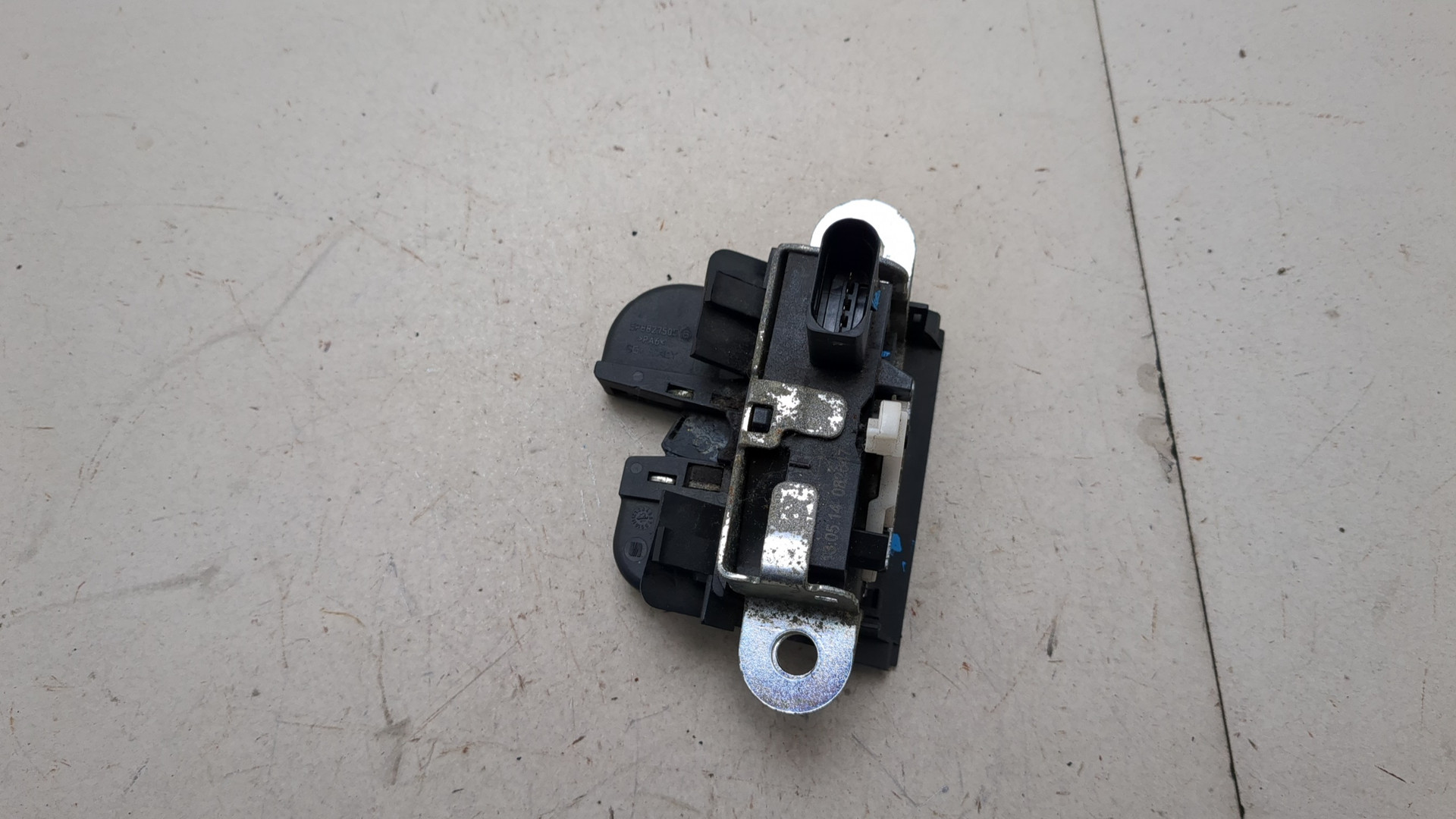 Замок багажника