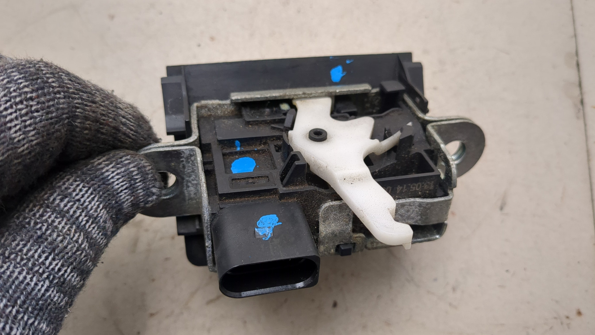 Замок багажника