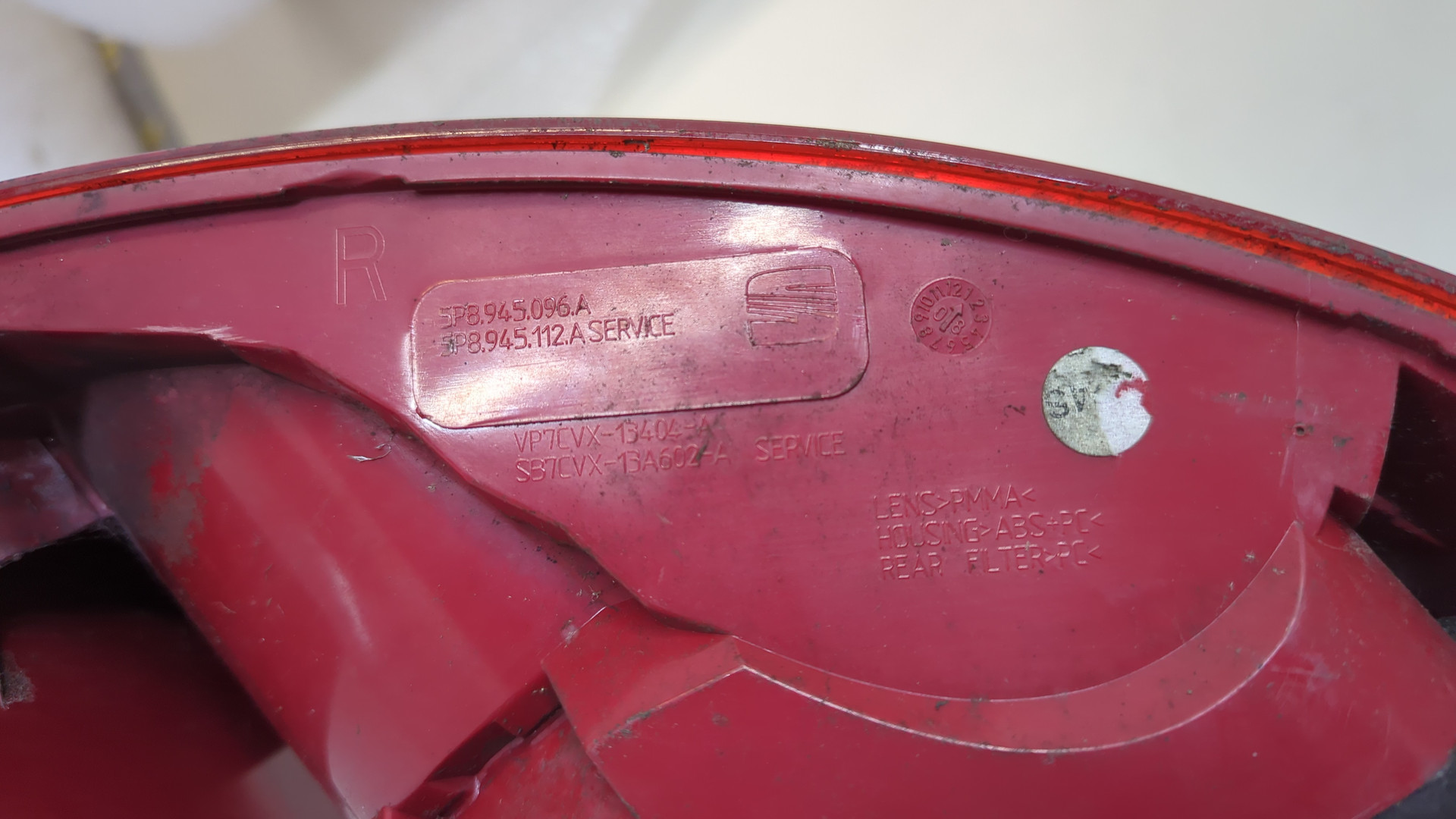 Фонарь задний правый