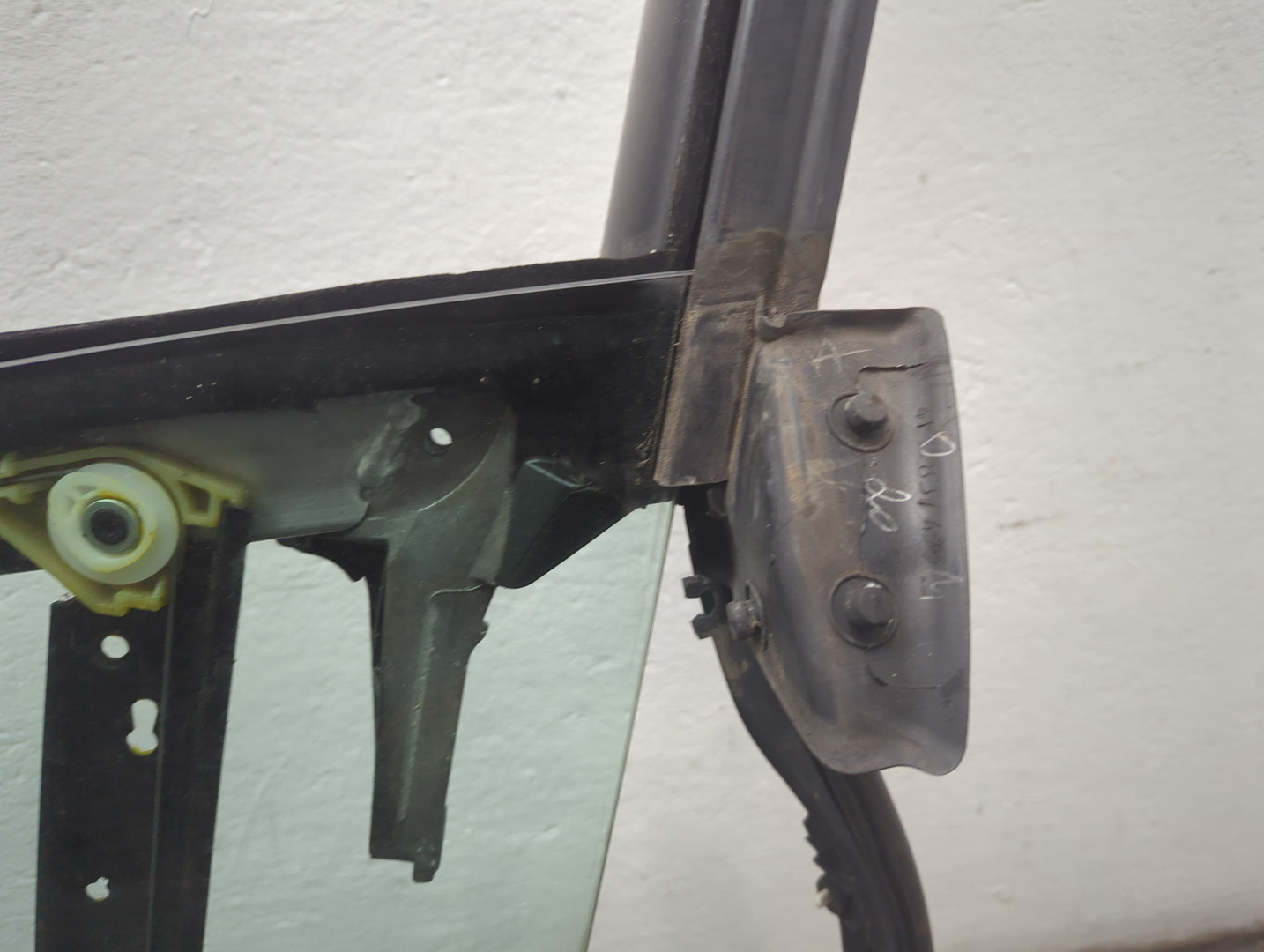 Стеклоподъемник электр. передний левый