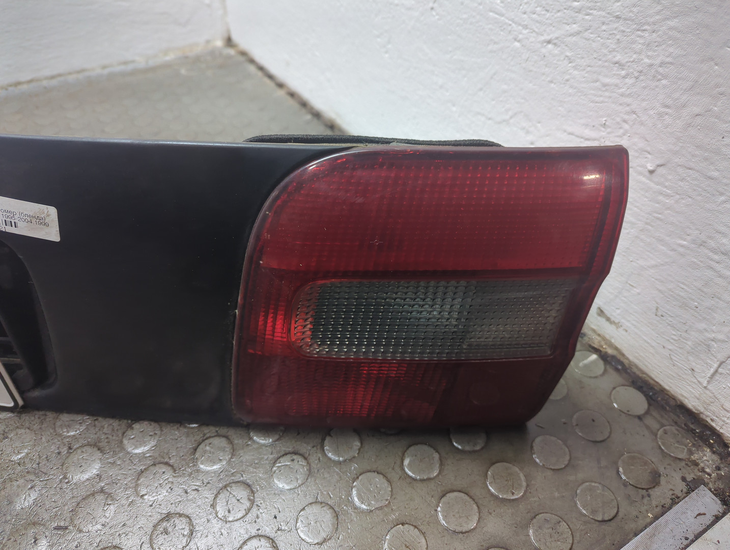 Накладка крышки багажника