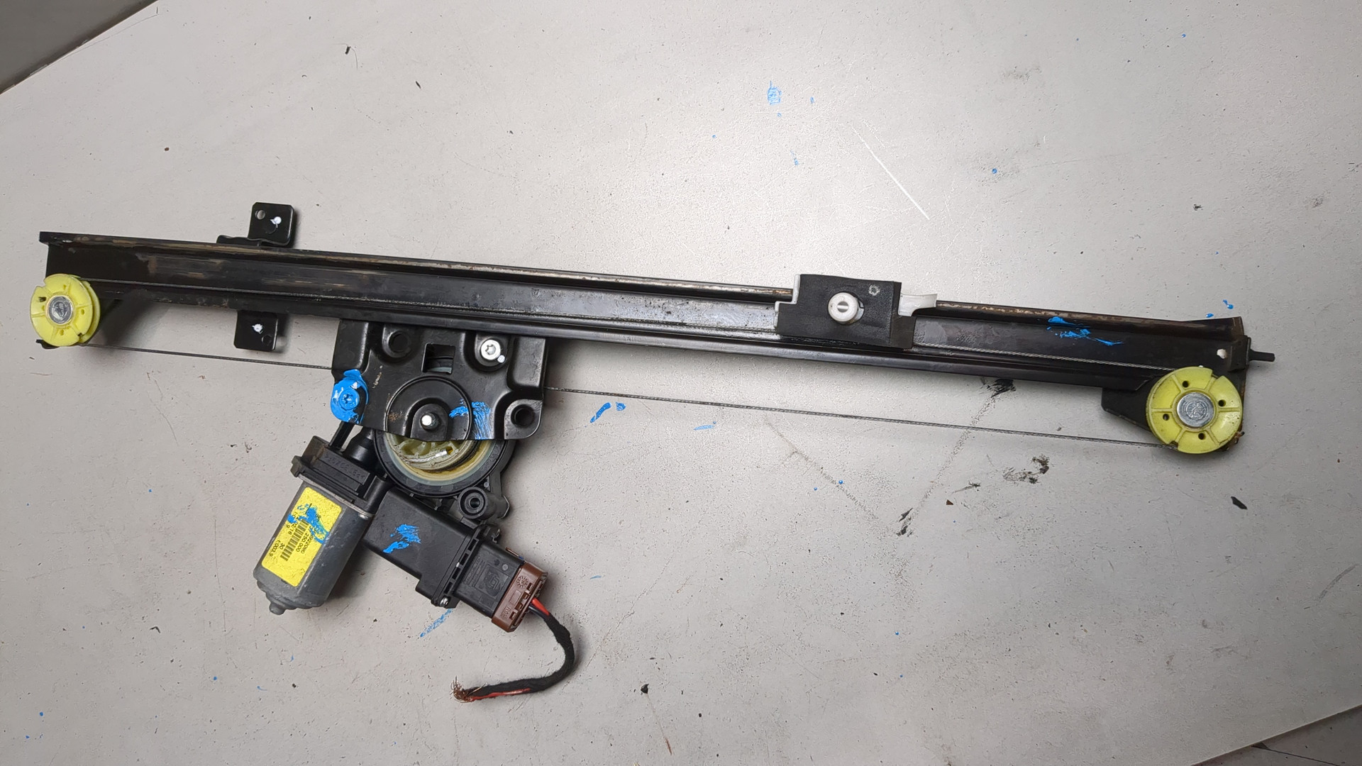 Стеклоподъемник электр. передний левый