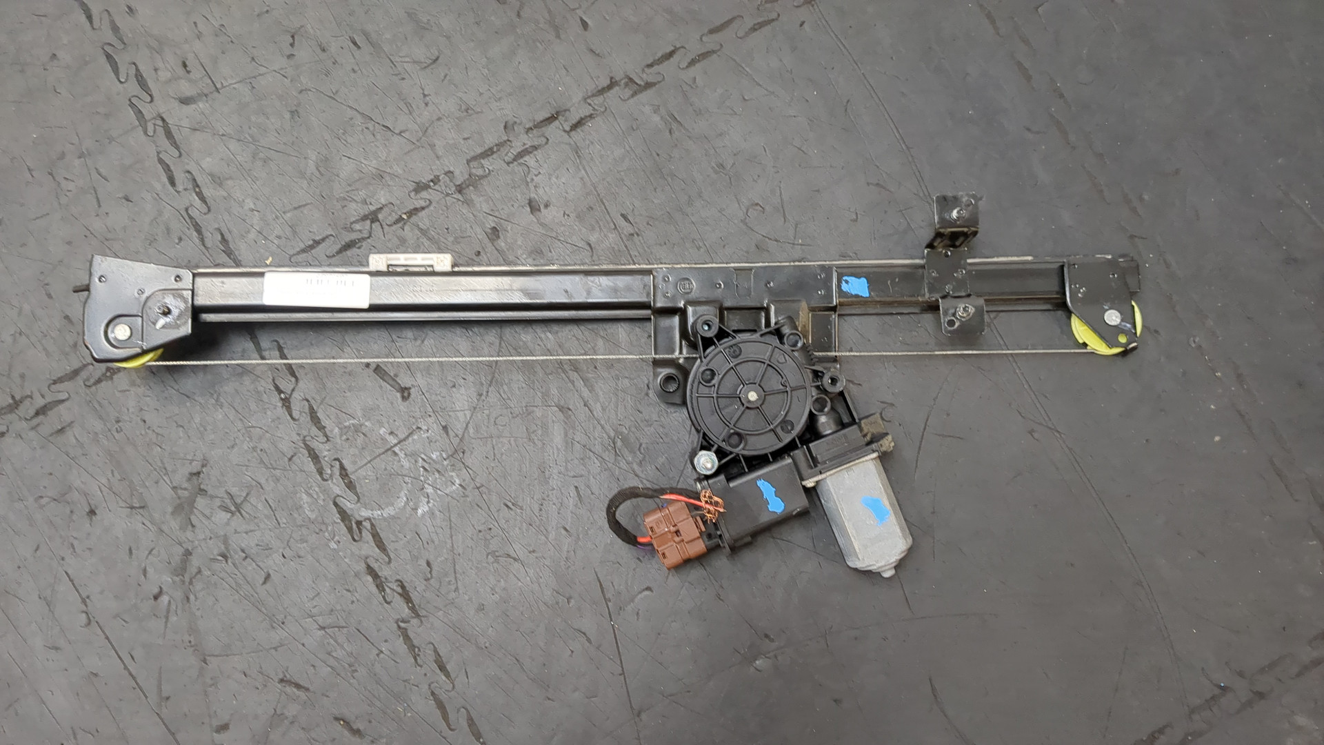 Стеклоподъемник электр. передний левый