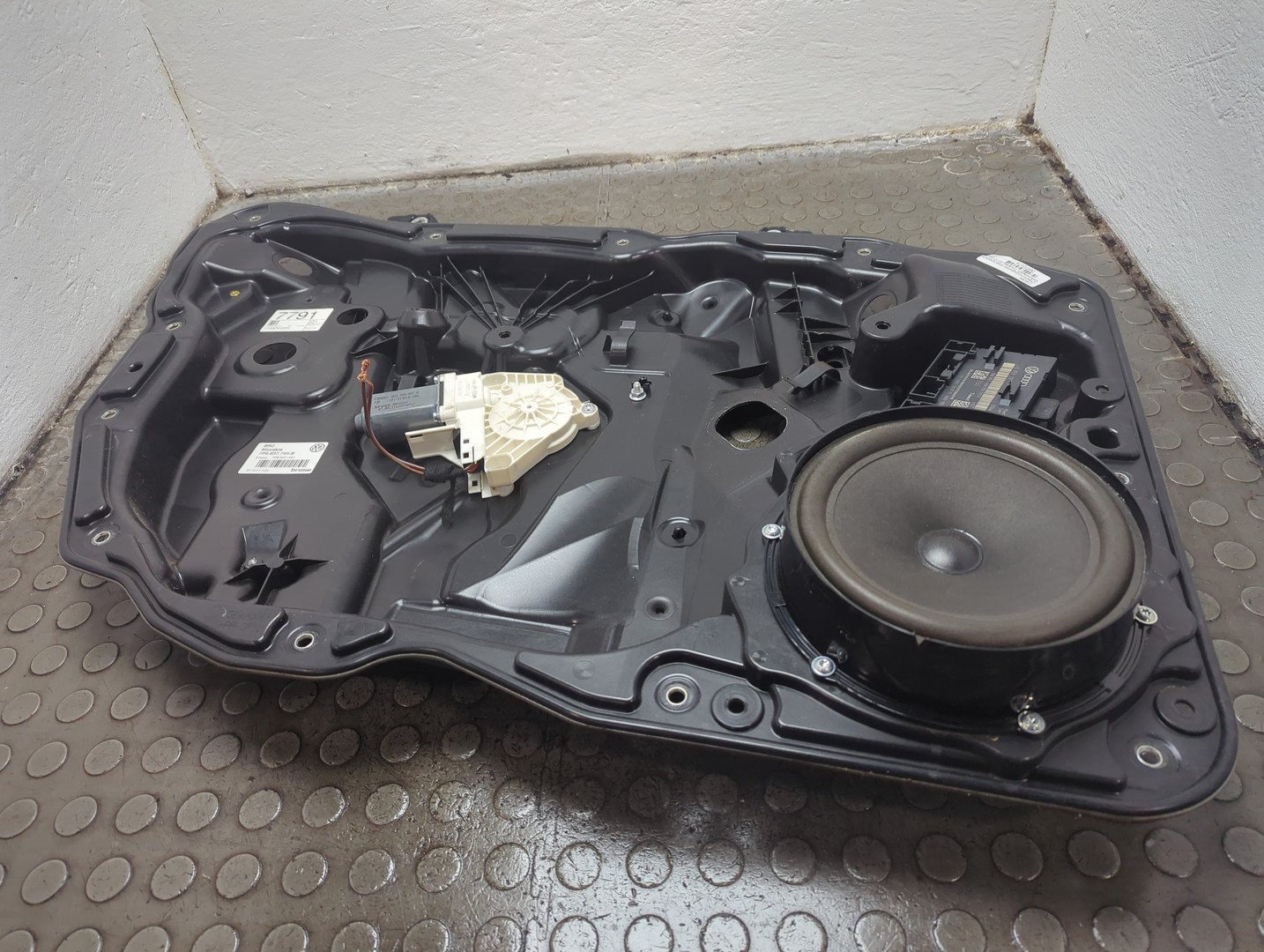 Стеклоподъемник электр. передний левый