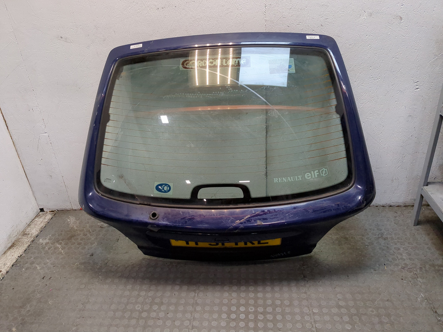 Дверь багажника