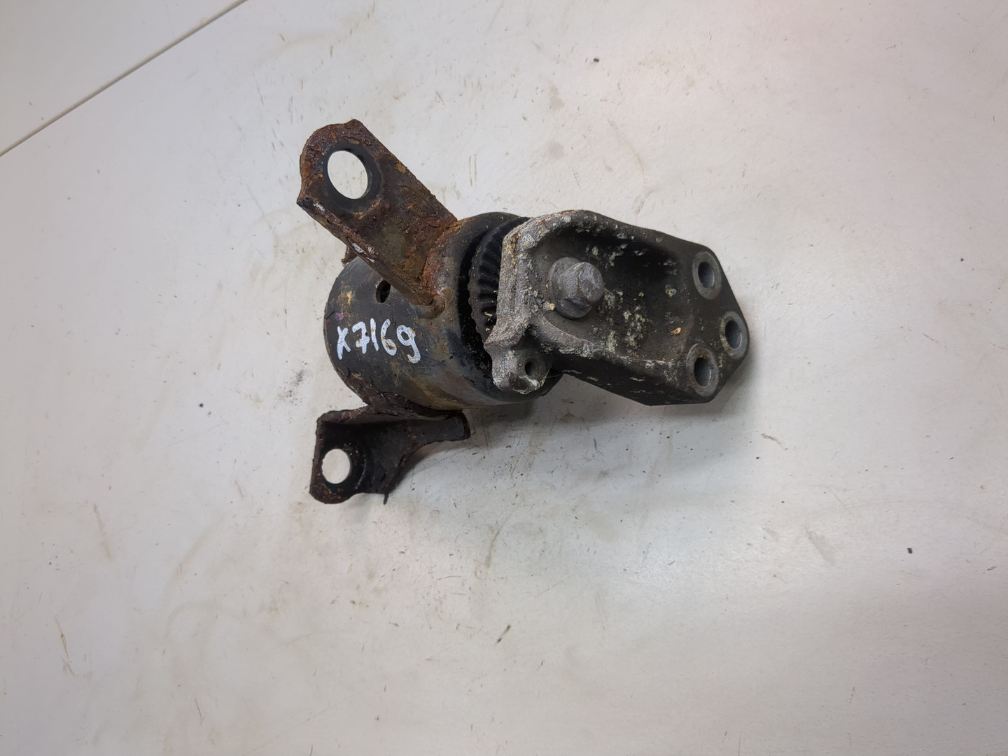 Опора двигателя