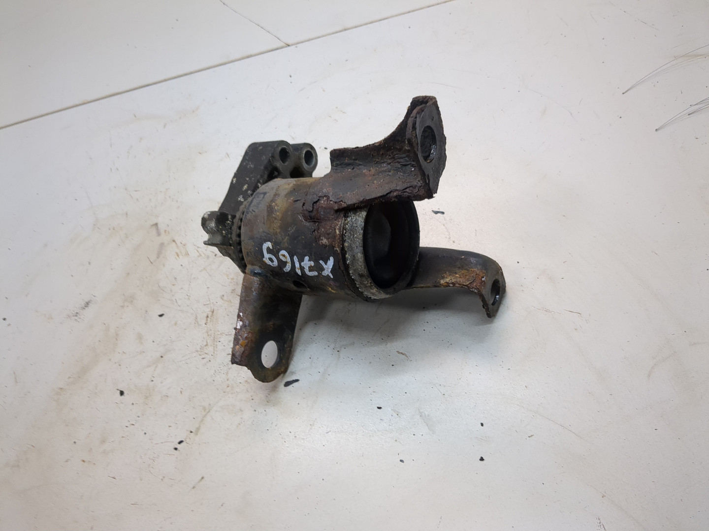 Опора двигателя