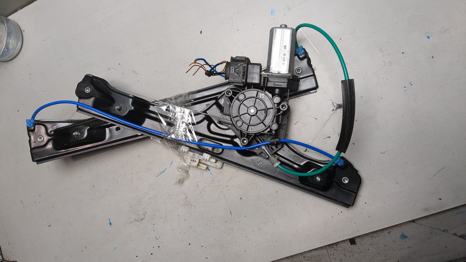 Стеклоподъемник электр. передний правый