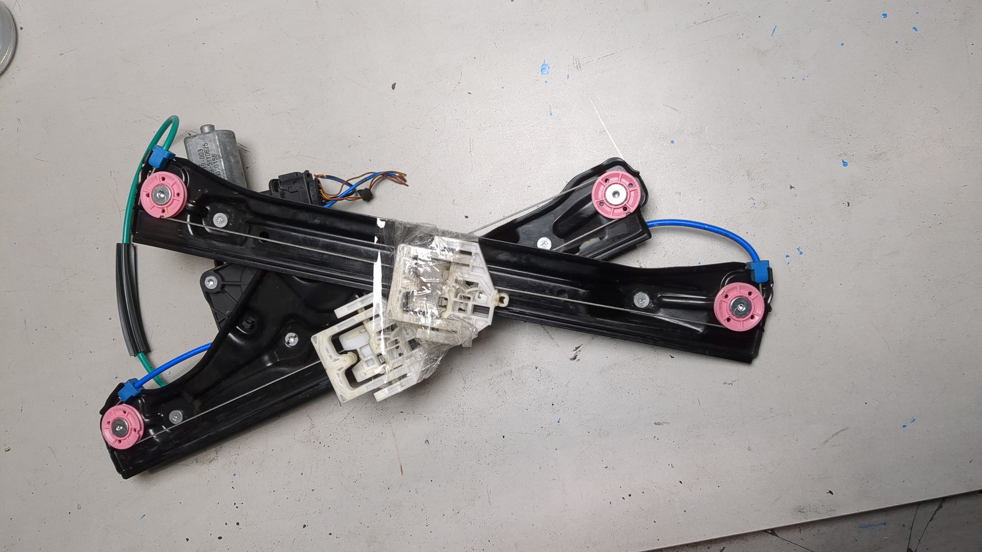 Стеклоподъемник электр. передний правый