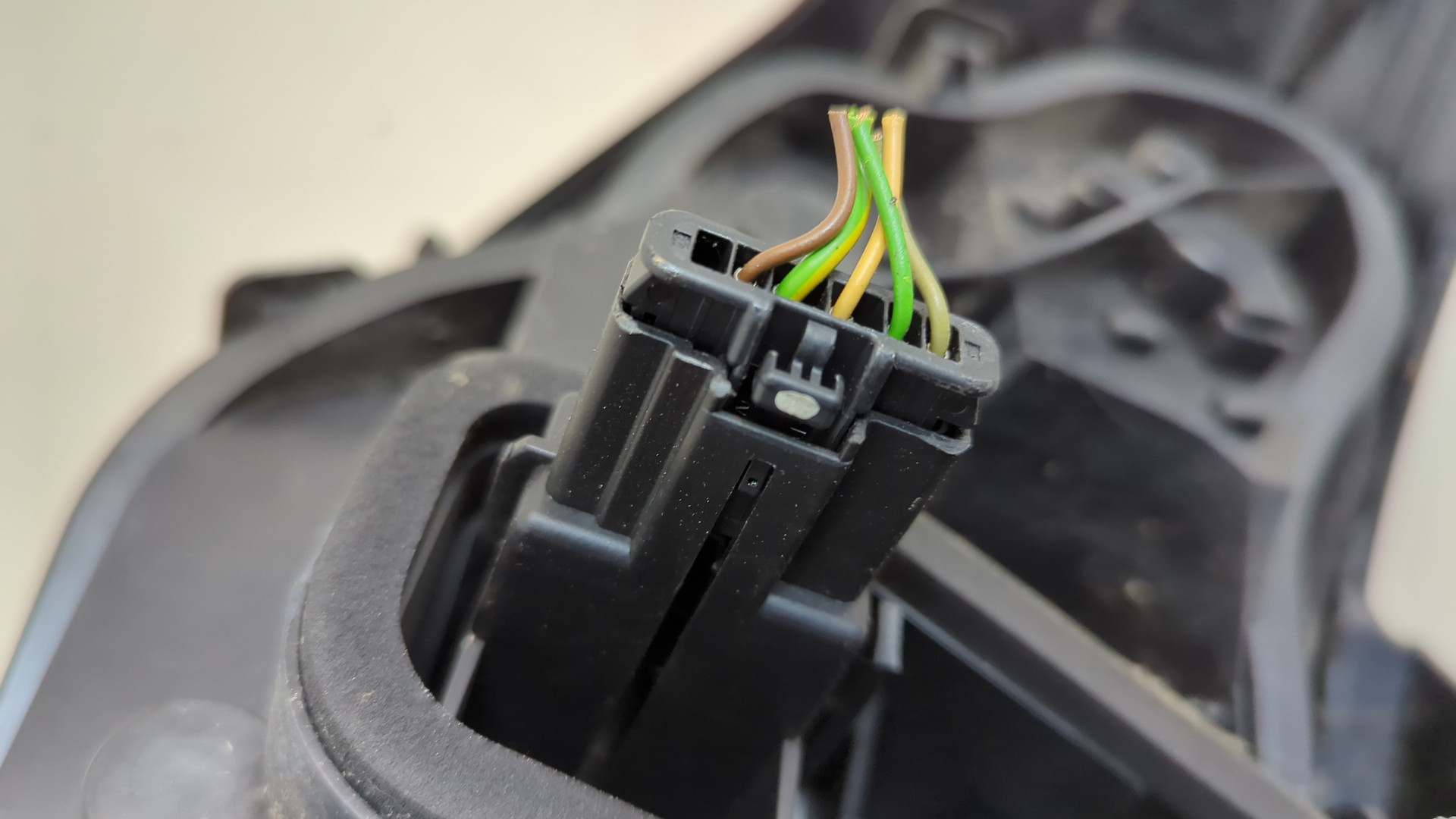 Фонарь задний правый