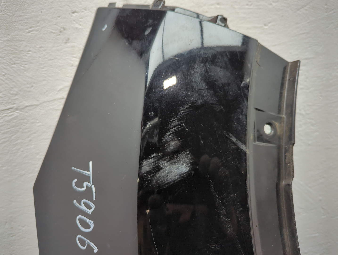 Крыло переднее правое