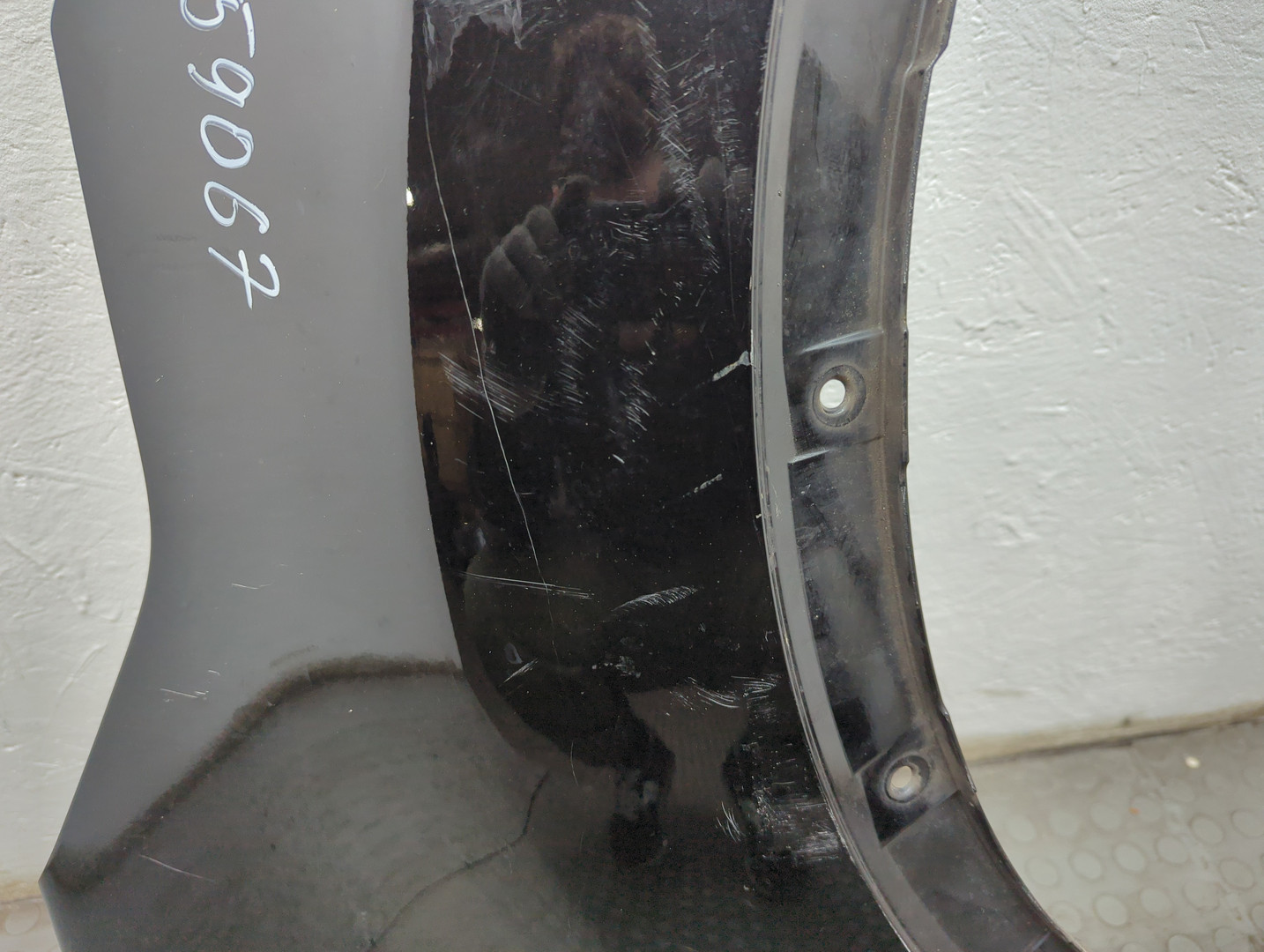 Крыло переднее правое