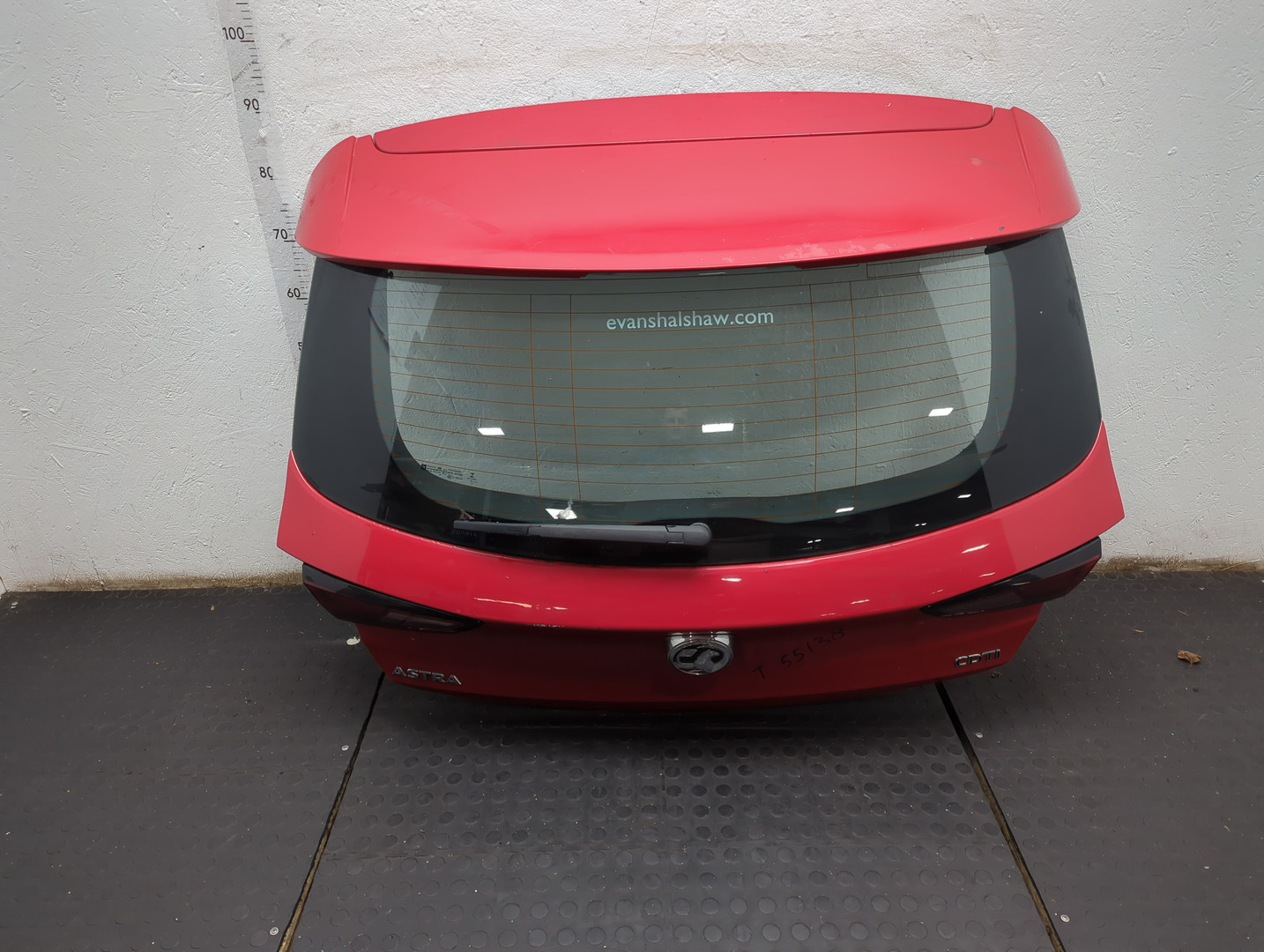 Дверь багажника