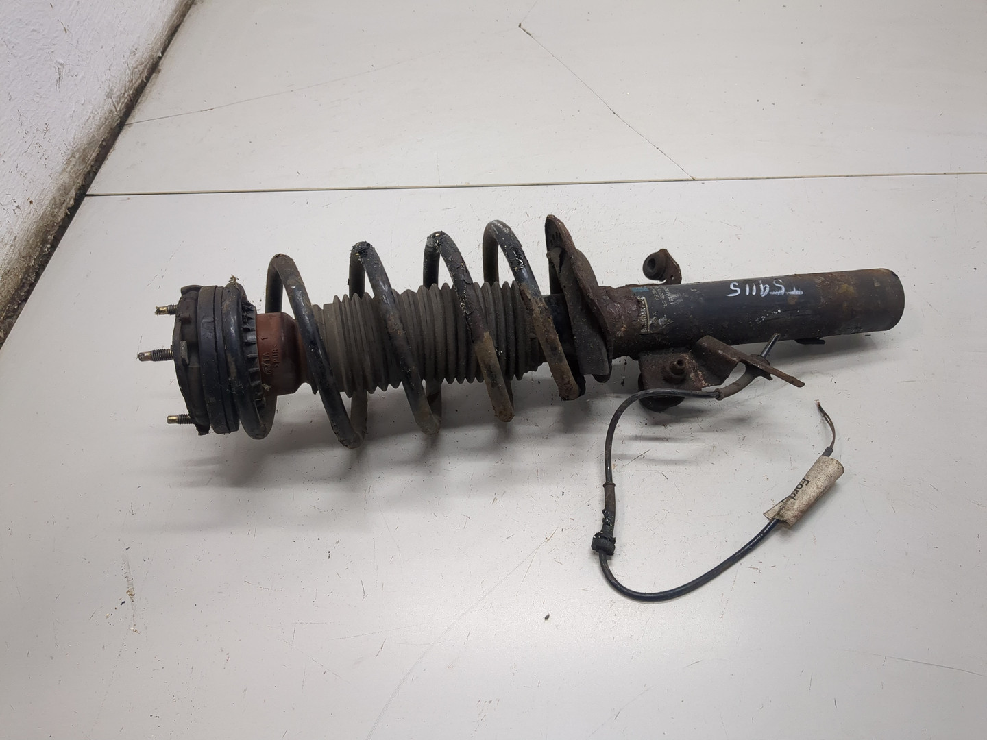 Амортизатор передний