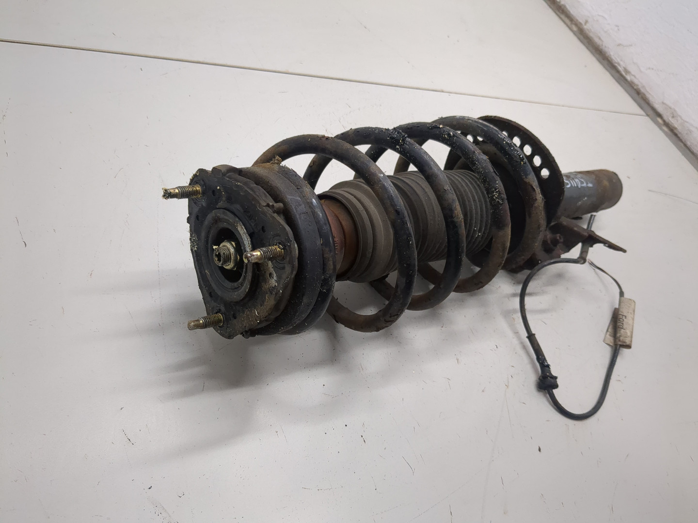 Амортизатор передний