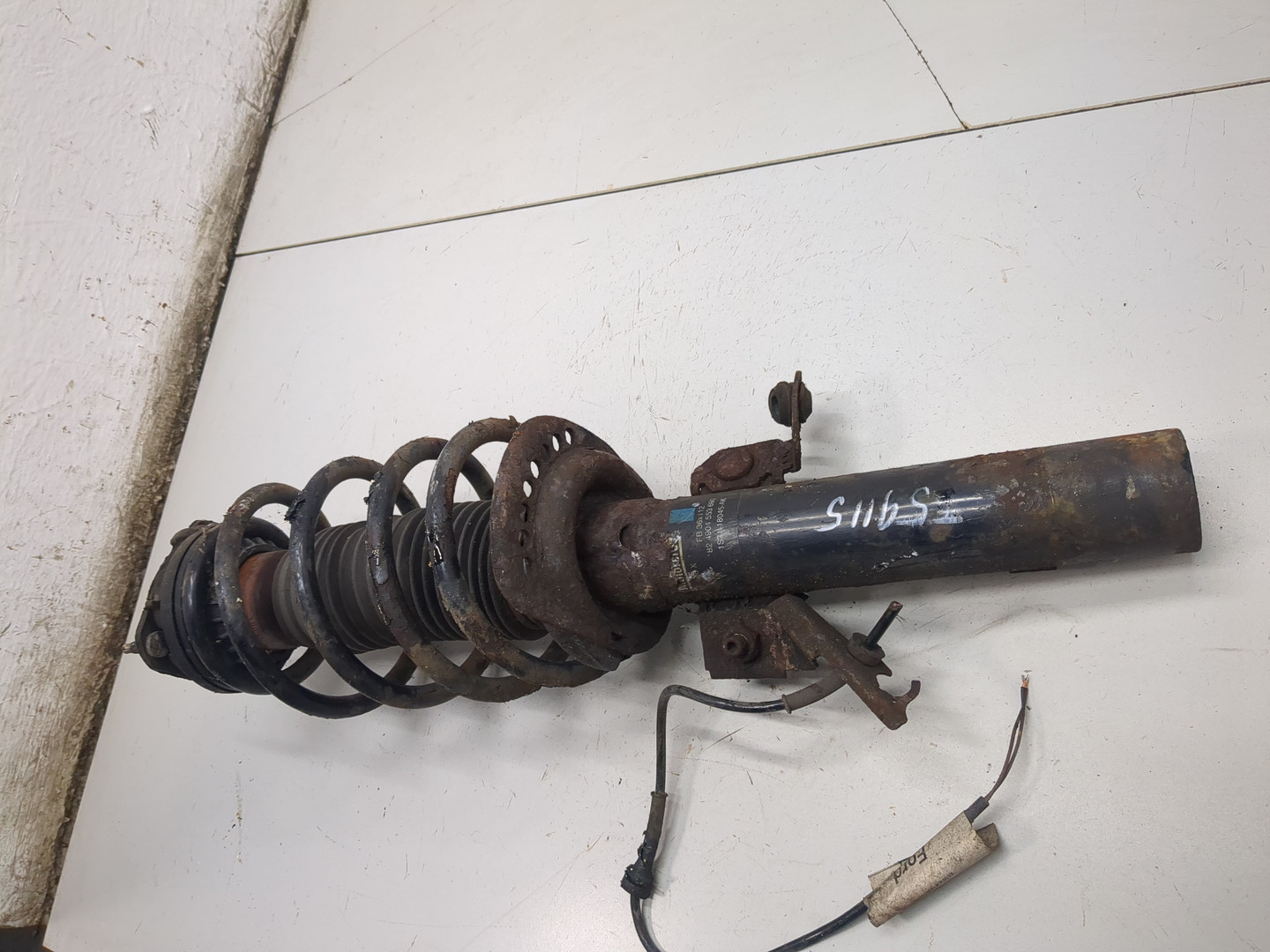 Амортизатор передний