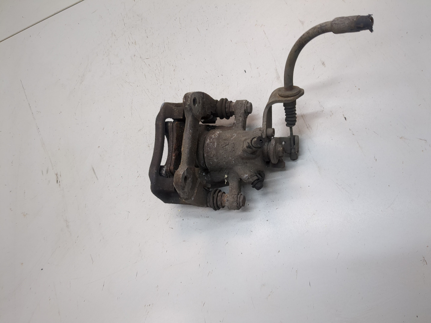 Суппорт задний левый