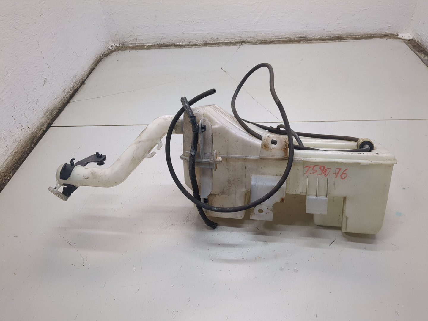 Бачок омывателя лобового стекла