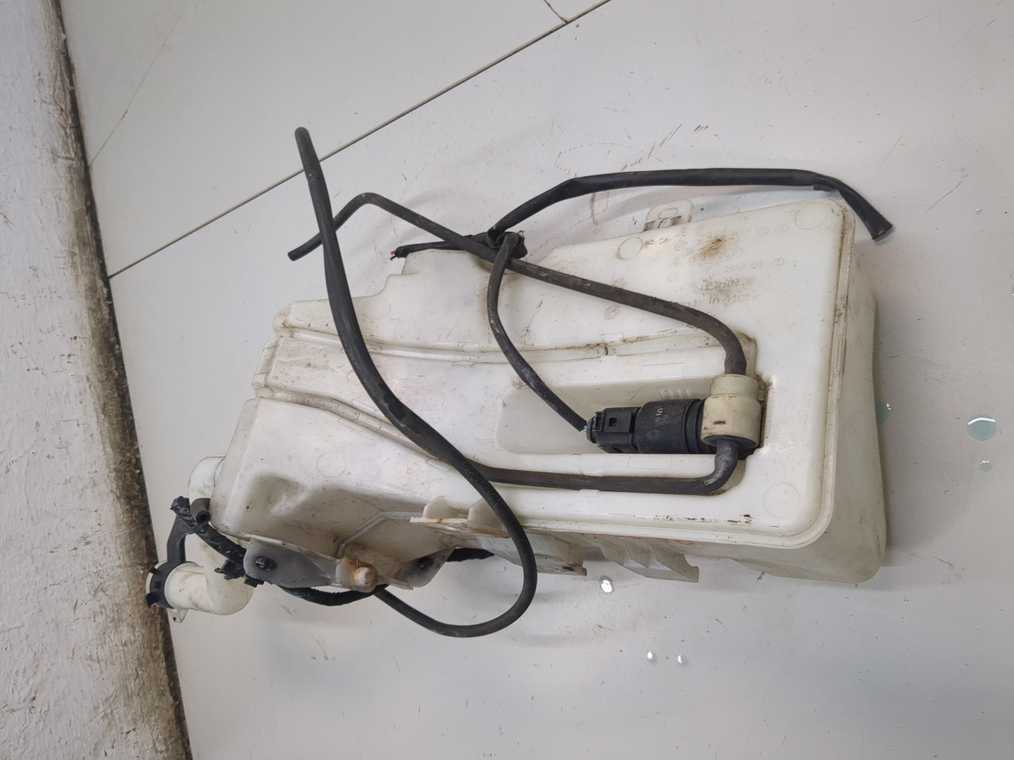 Бачок омывателя лобового стекла