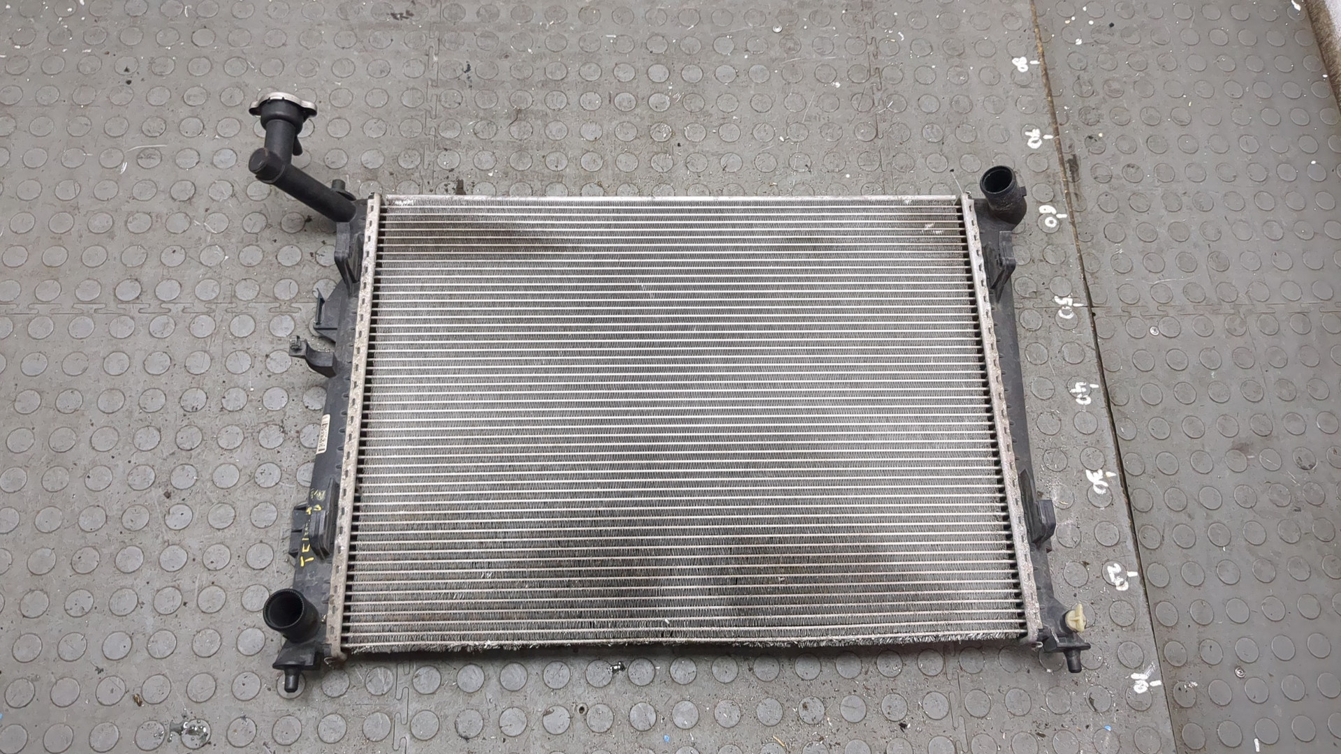 Радиатор охлаждения двигателя основной