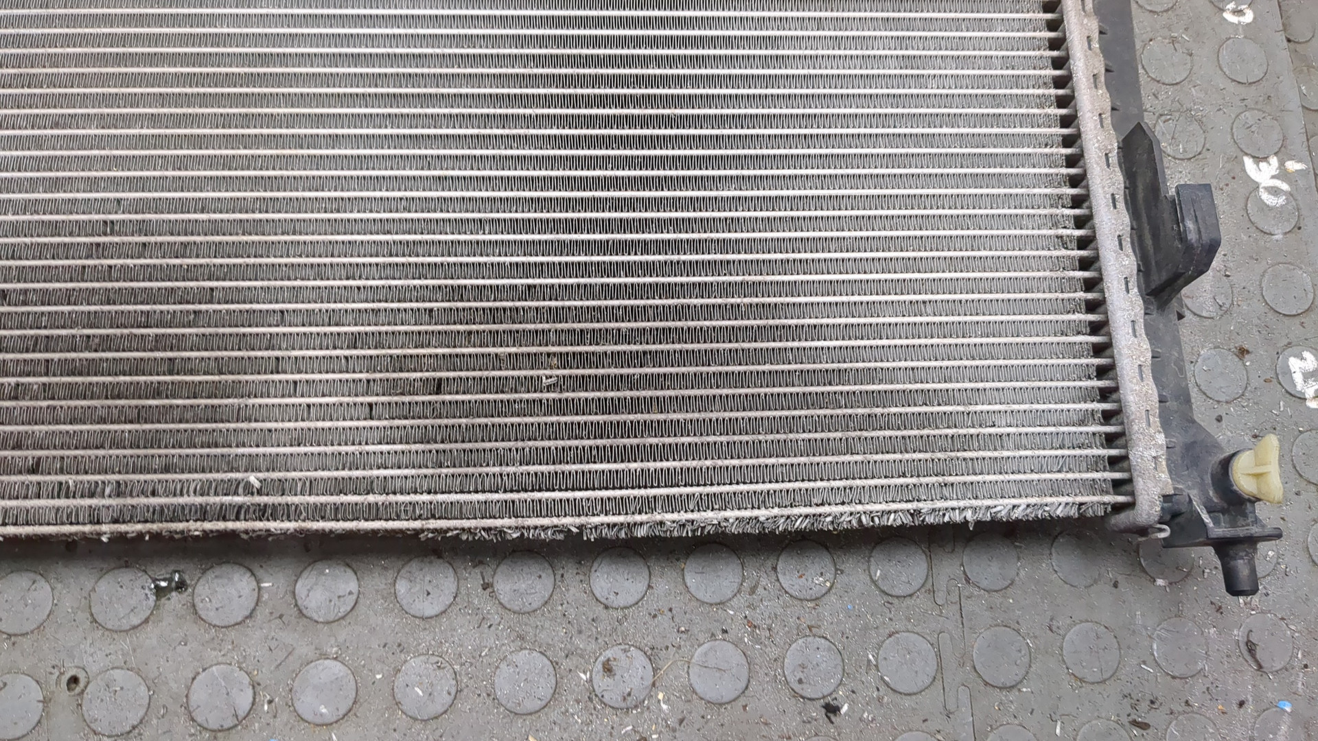 Радиатор охлаждения двигателя основной