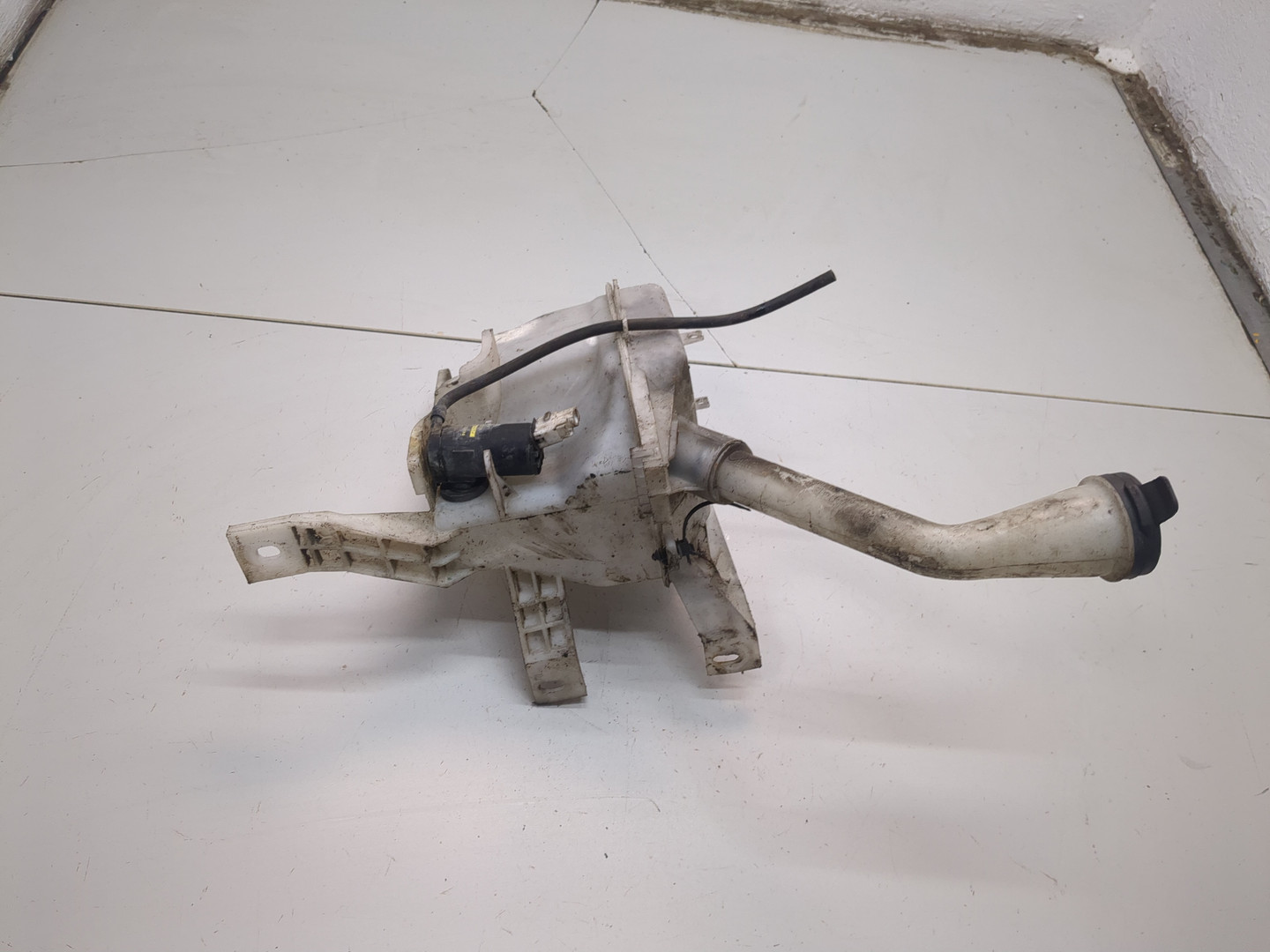 Бачок омывателя лобового стекла