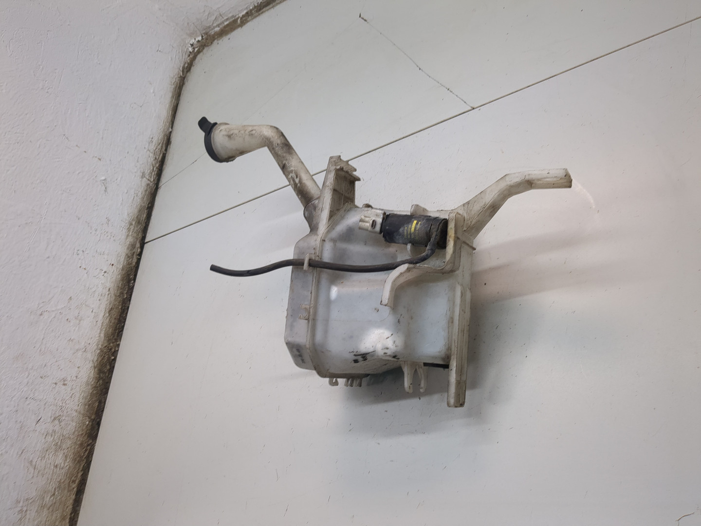 Бачок омывателя лобового стекла