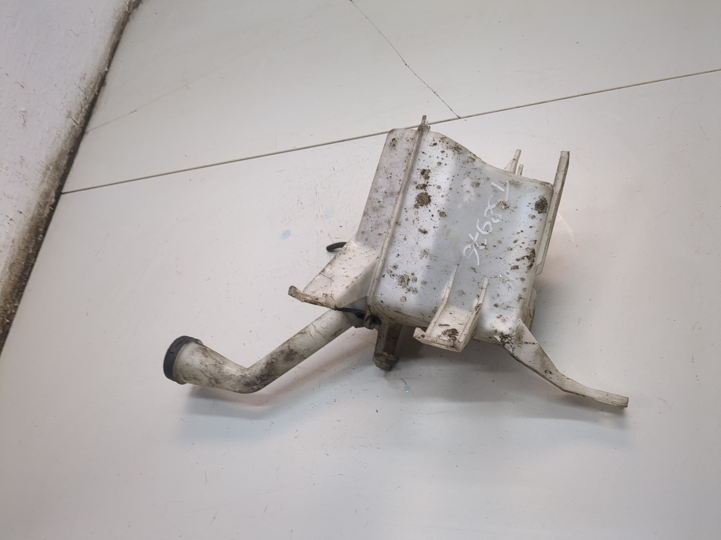 Бачок омывателя лобового стекла