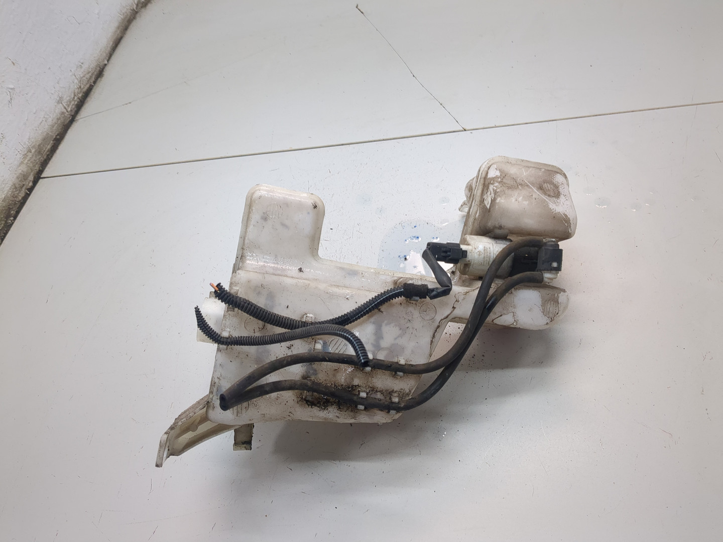 Бачок омывателя лобового стекла