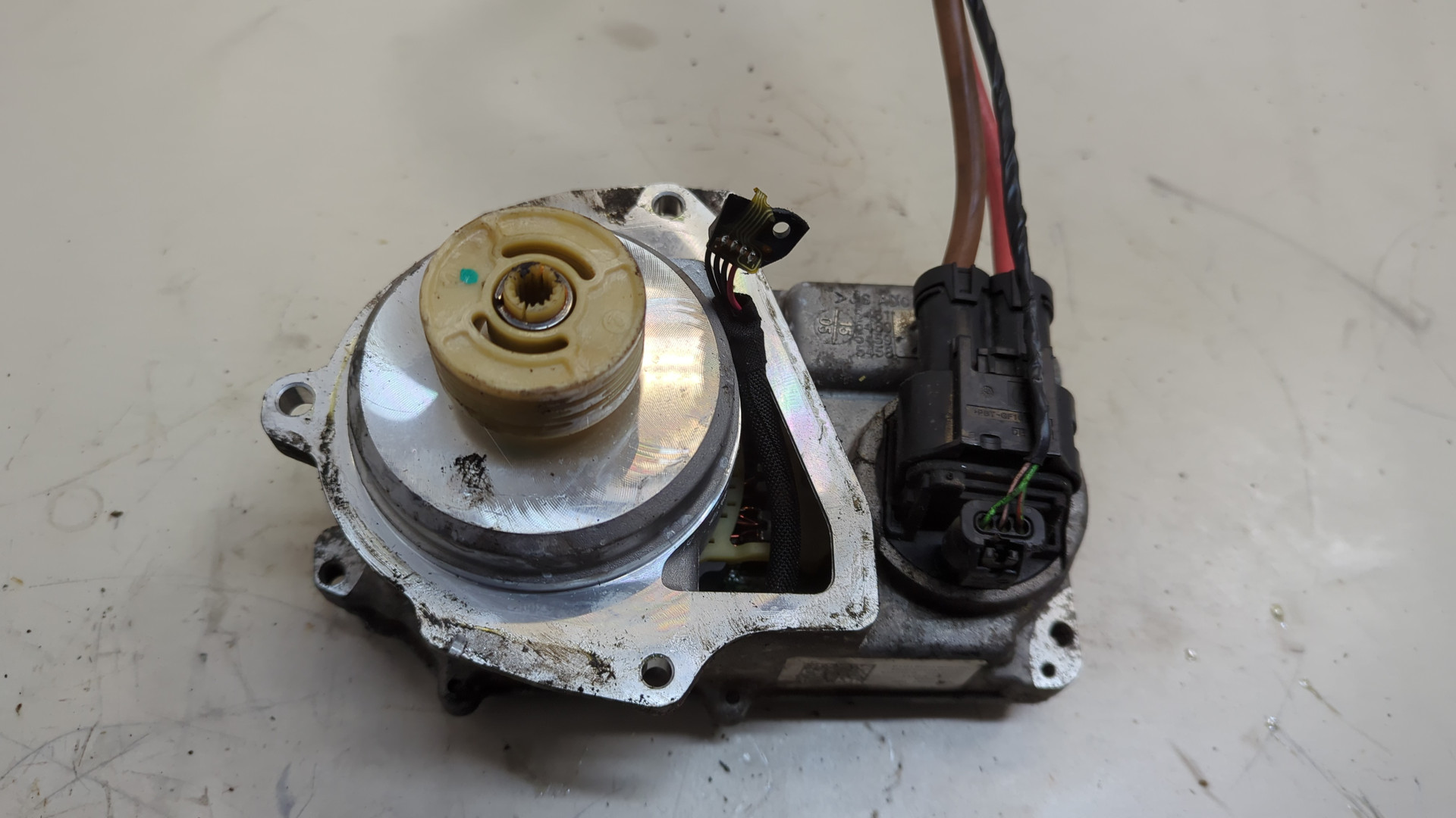 Серводвигатель рулевой рейки